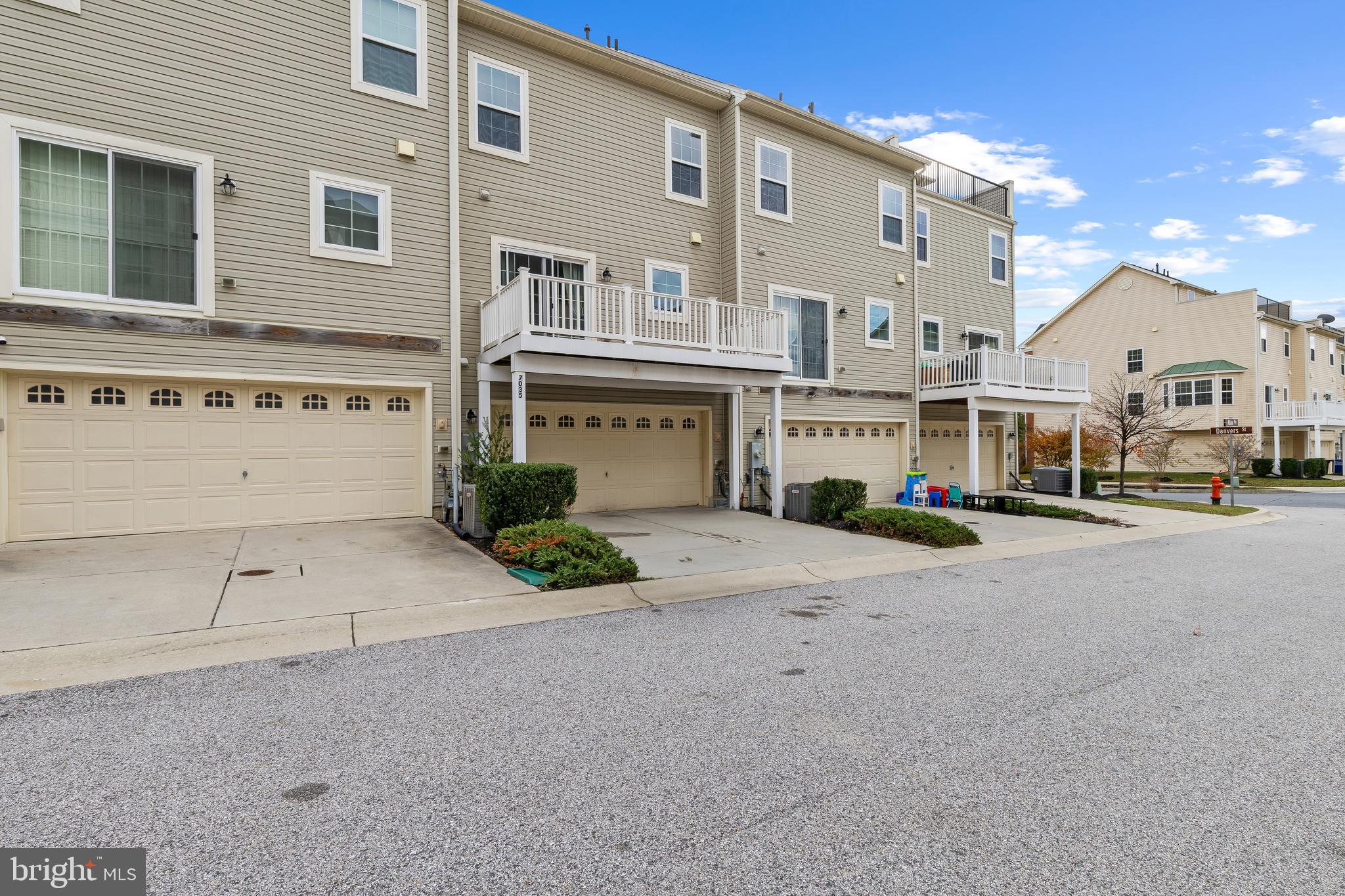 OXFORD SQUARE - Residential Lease