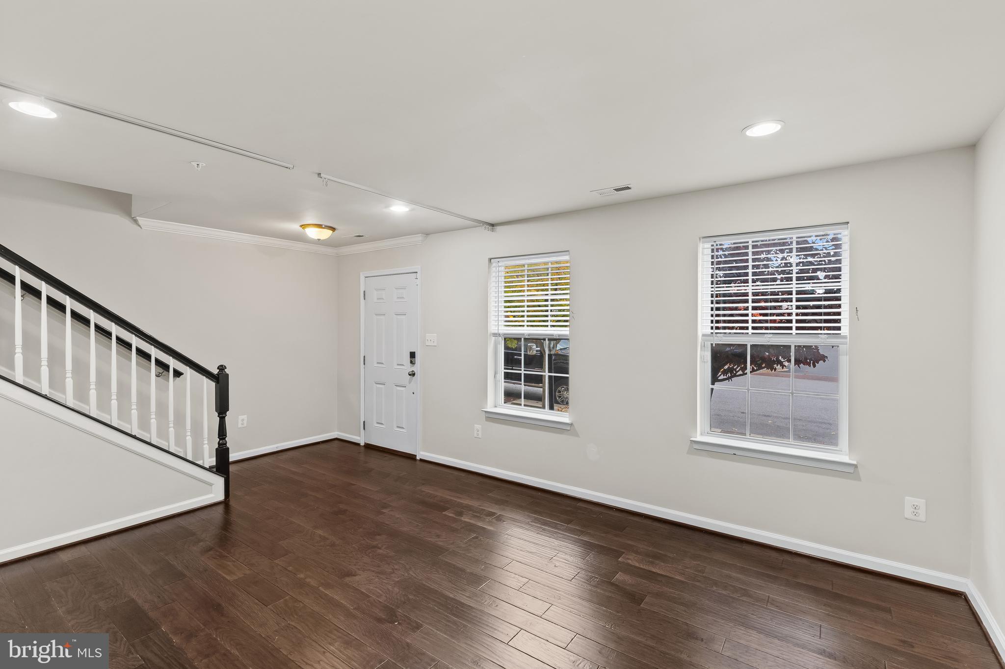 OXFORD SQUARE - Residential Lease