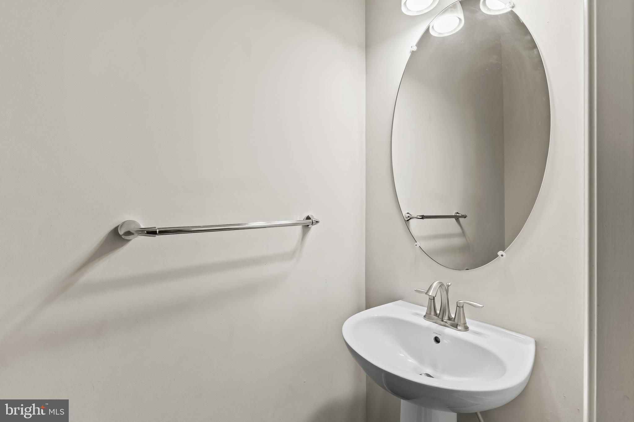 OXFORD SQUARE - Residential Lease