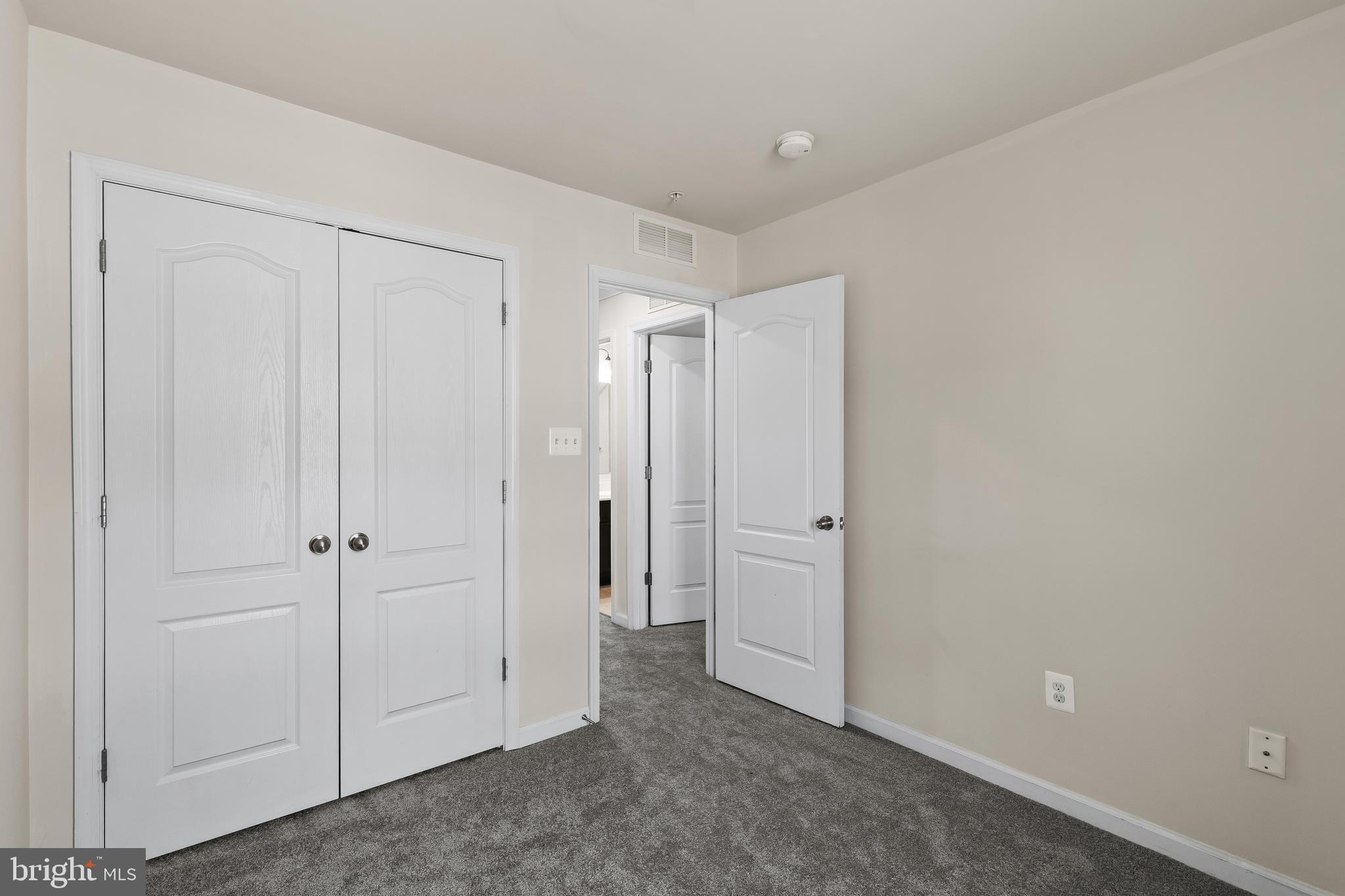 OXFORD SQUARE - Residential Lease