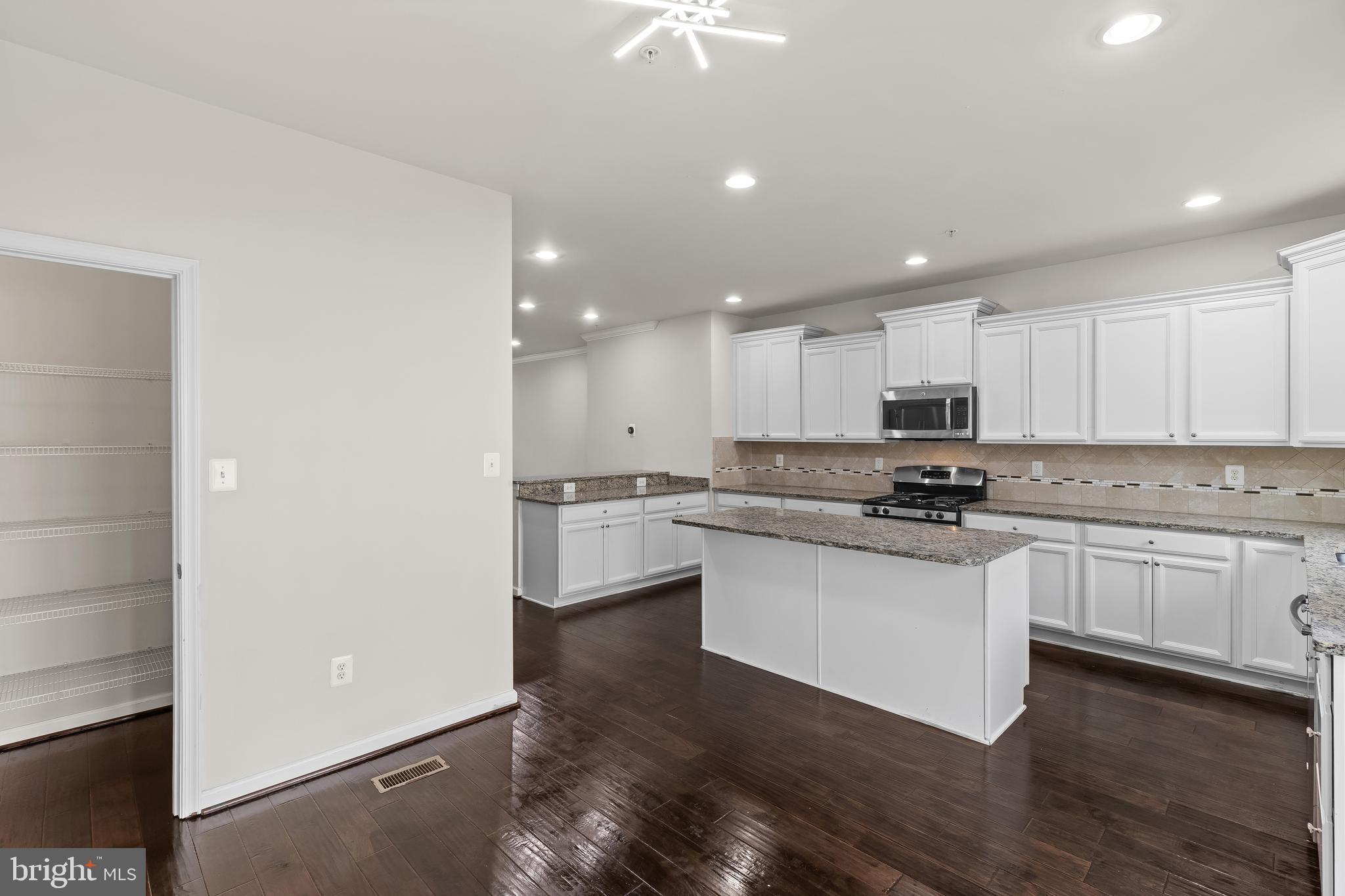 OXFORD SQUARE - Residential Lease