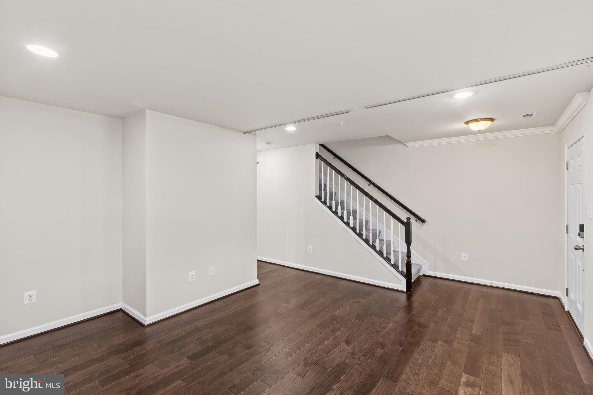 OXFORD SQUARE - Residential Lease