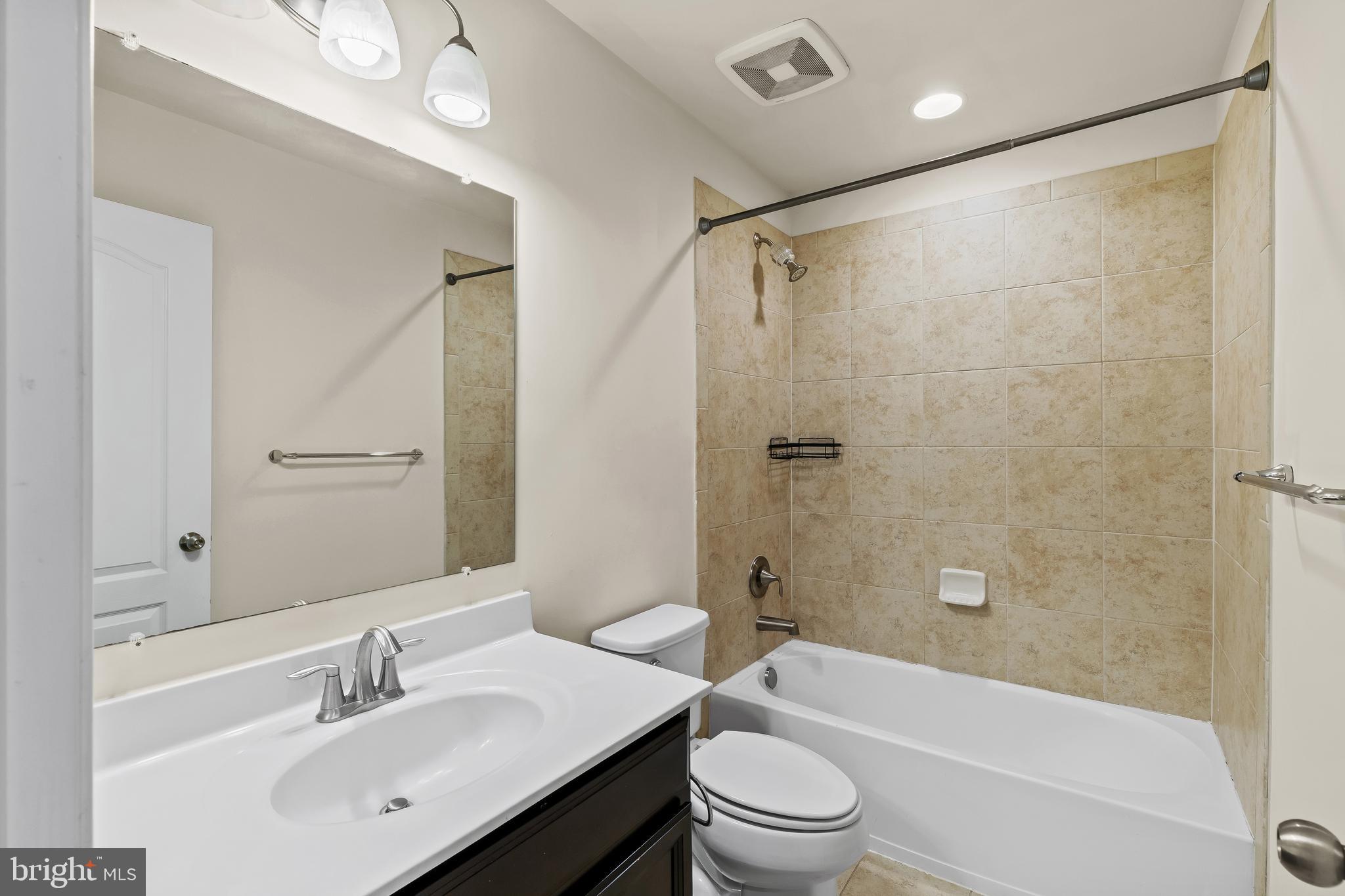 OXFORD SQUARE - Residential Lease