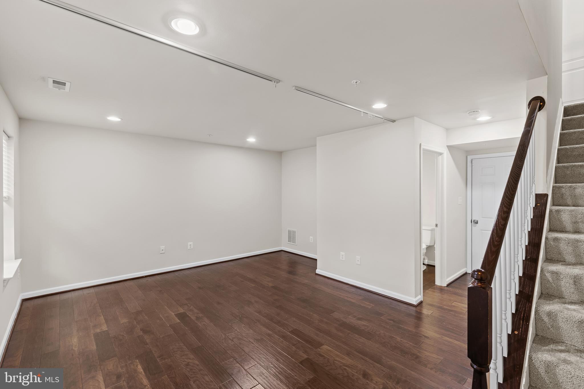 OXFORD SQUARE - Residential Lease