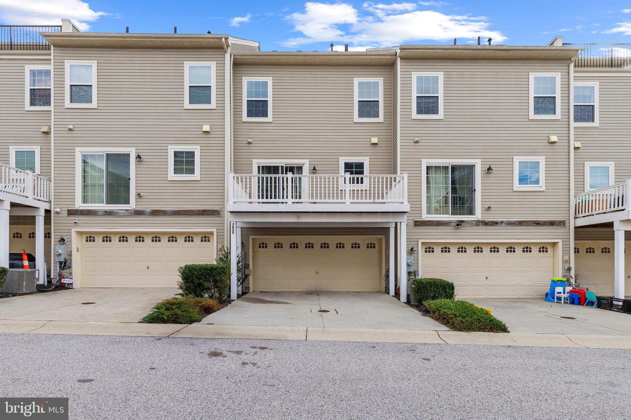 OXFORD SQUARE - Residential Lease