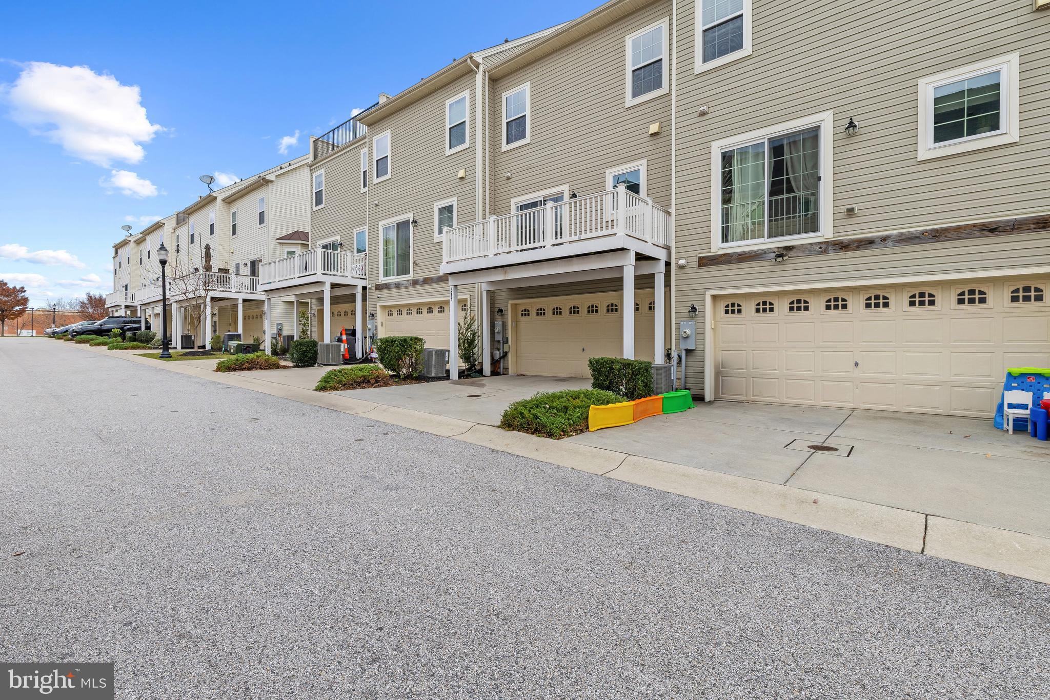 OXFORD SQUARE - Residential Lease