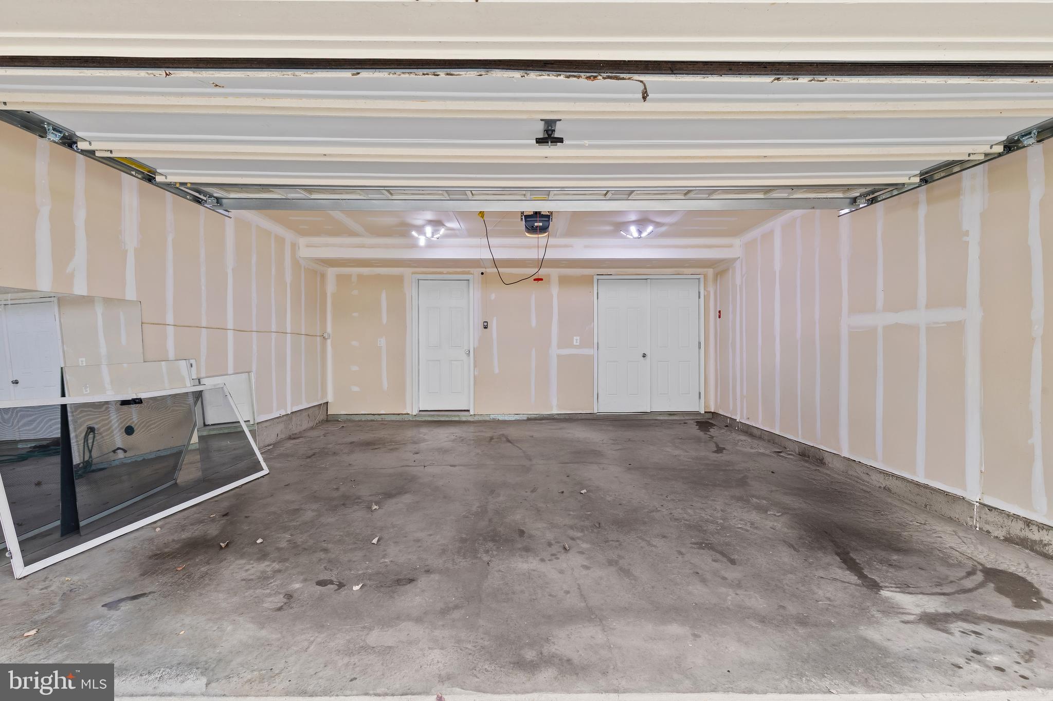 OXFORD SQUARE - Residential Lease