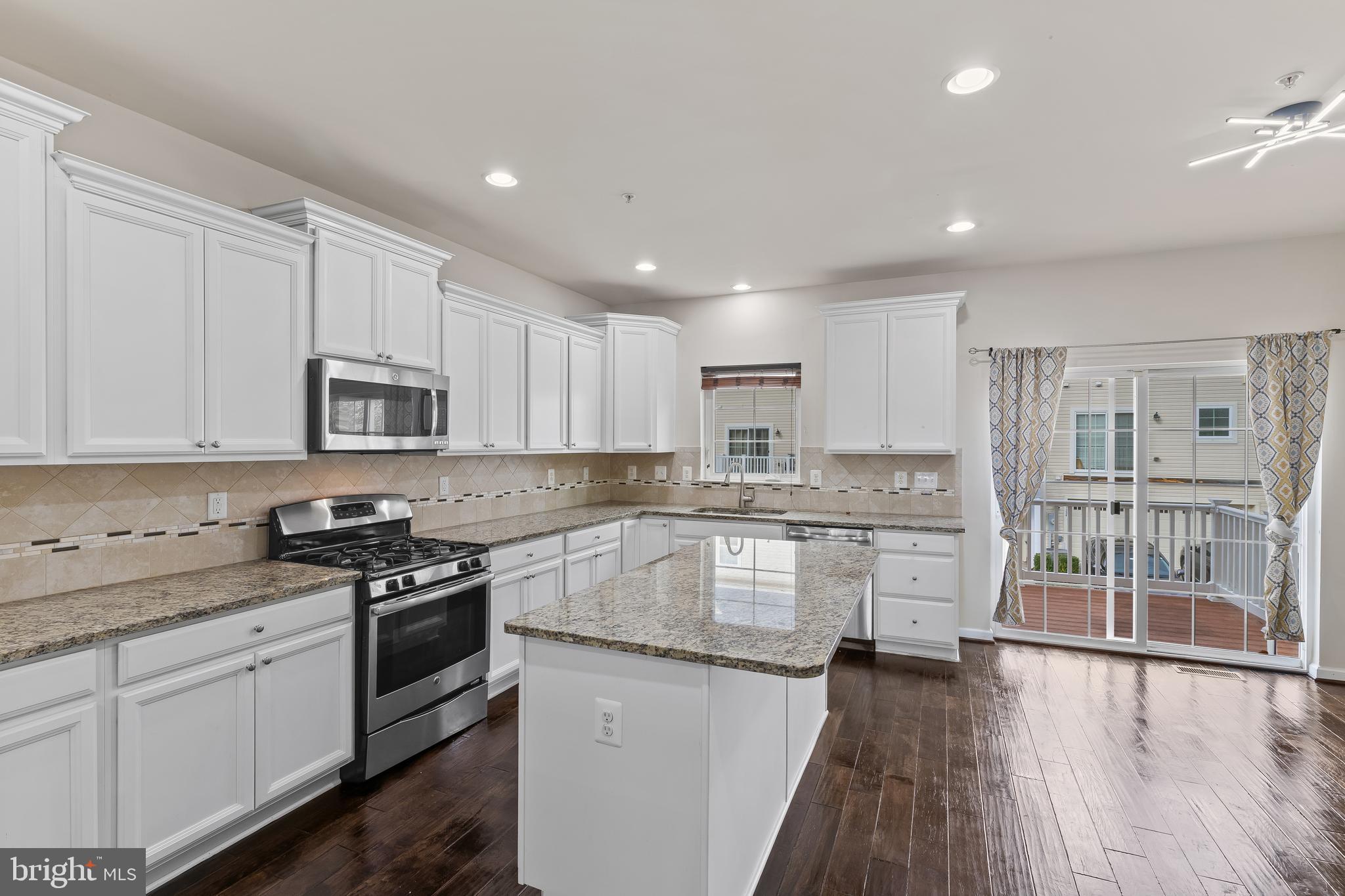 OXFORD SQUARE - Residential Lease