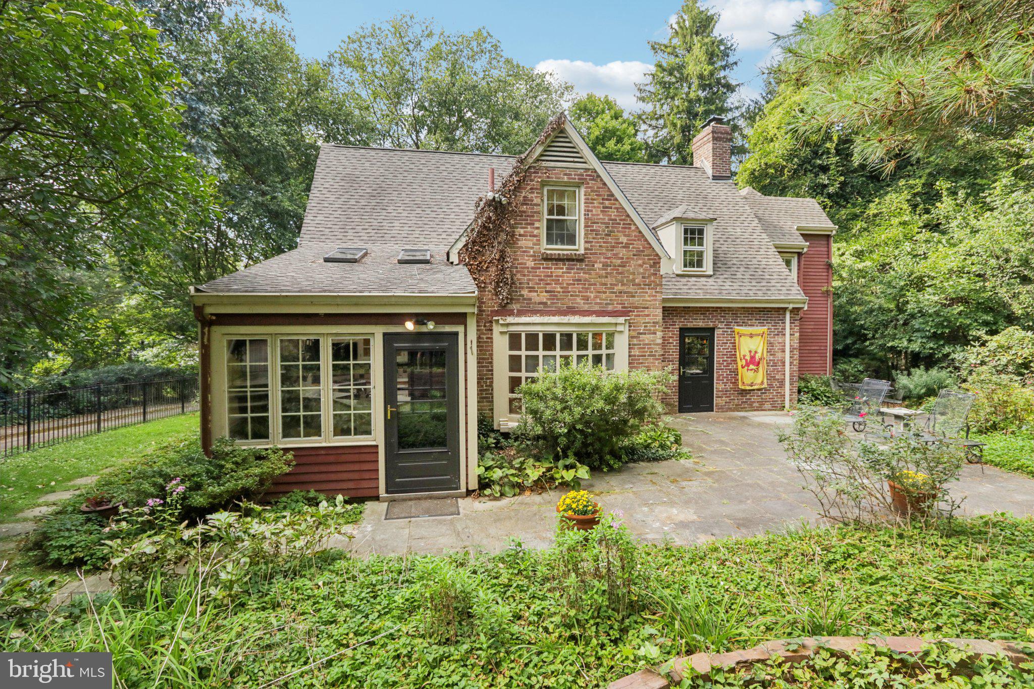 CHESTNUT HILL - Residential