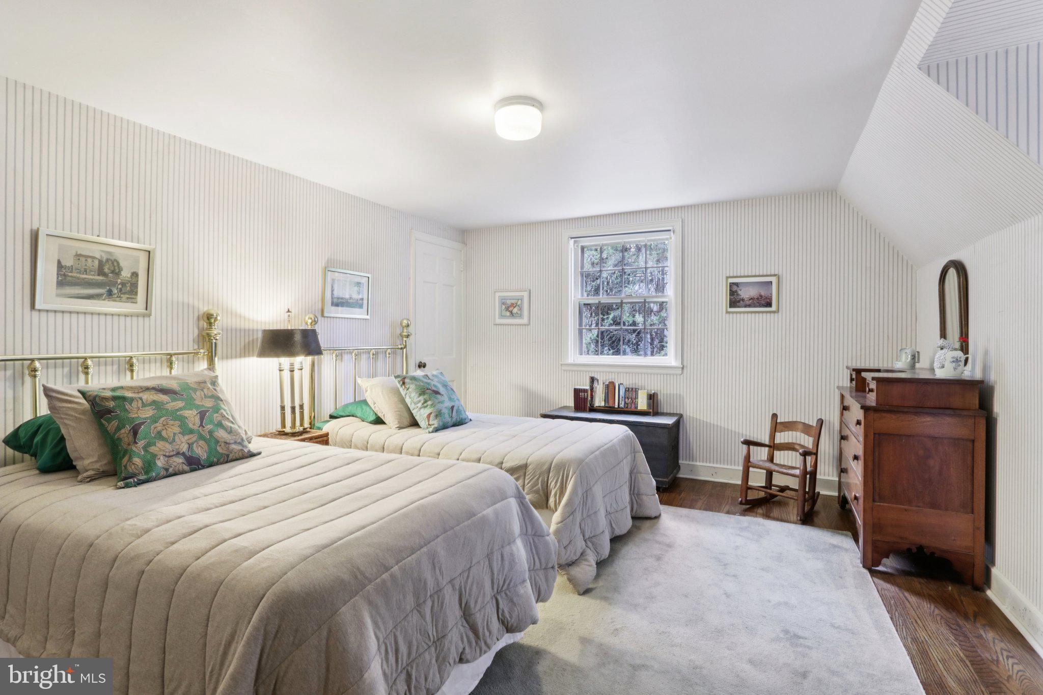 CHESTNUT HILL - Residential