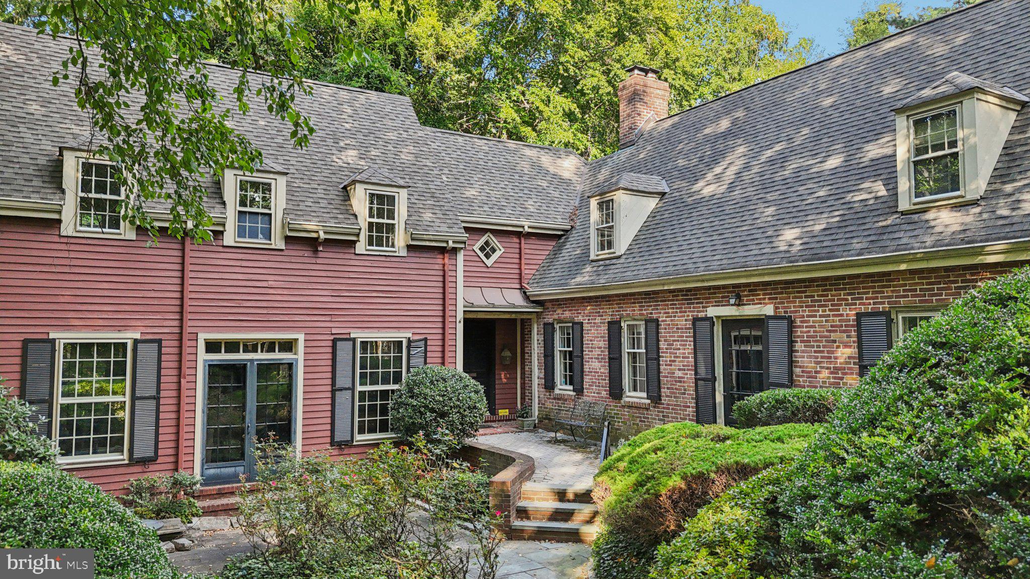 CHESTNUT HILL - Residential