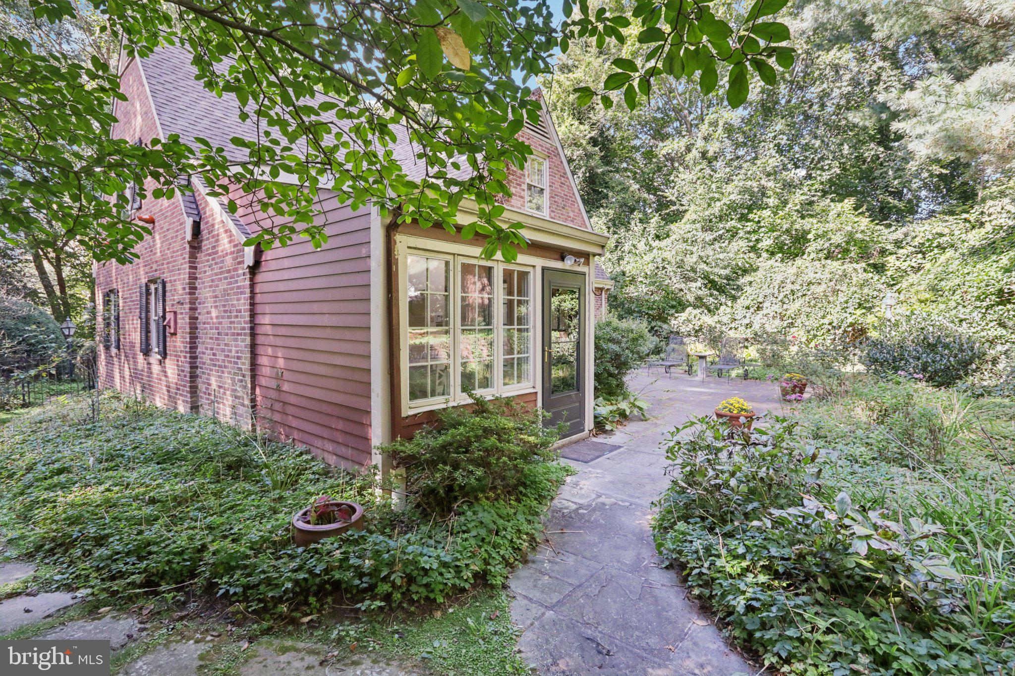 CHESTNUT HILL - Residential