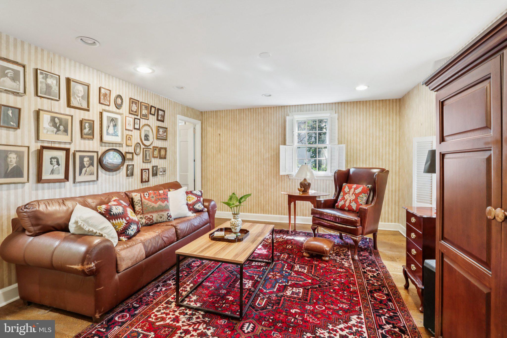 CHESTNUT HILL - Residential