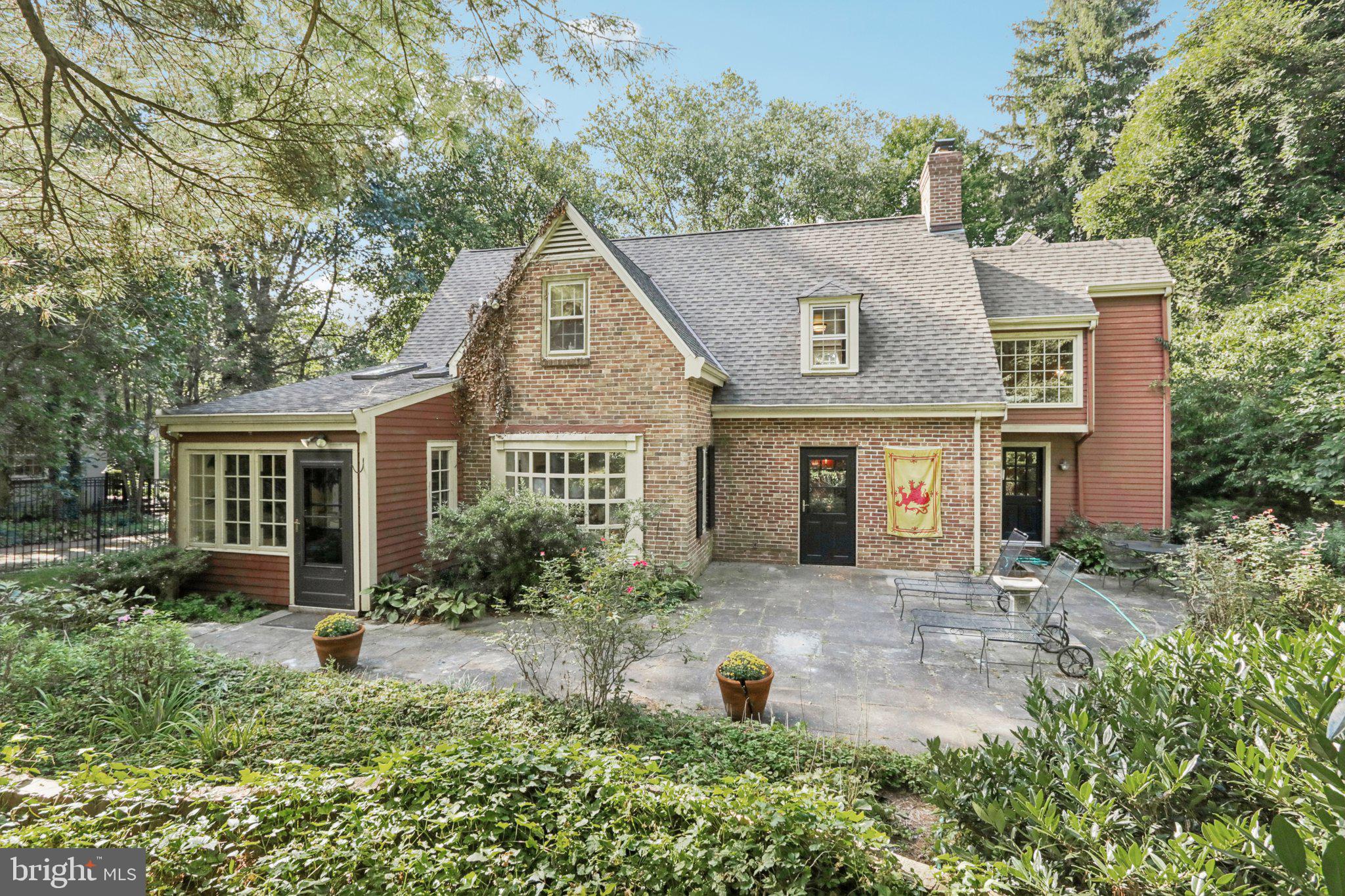 CHESTNUT HILL - Residential