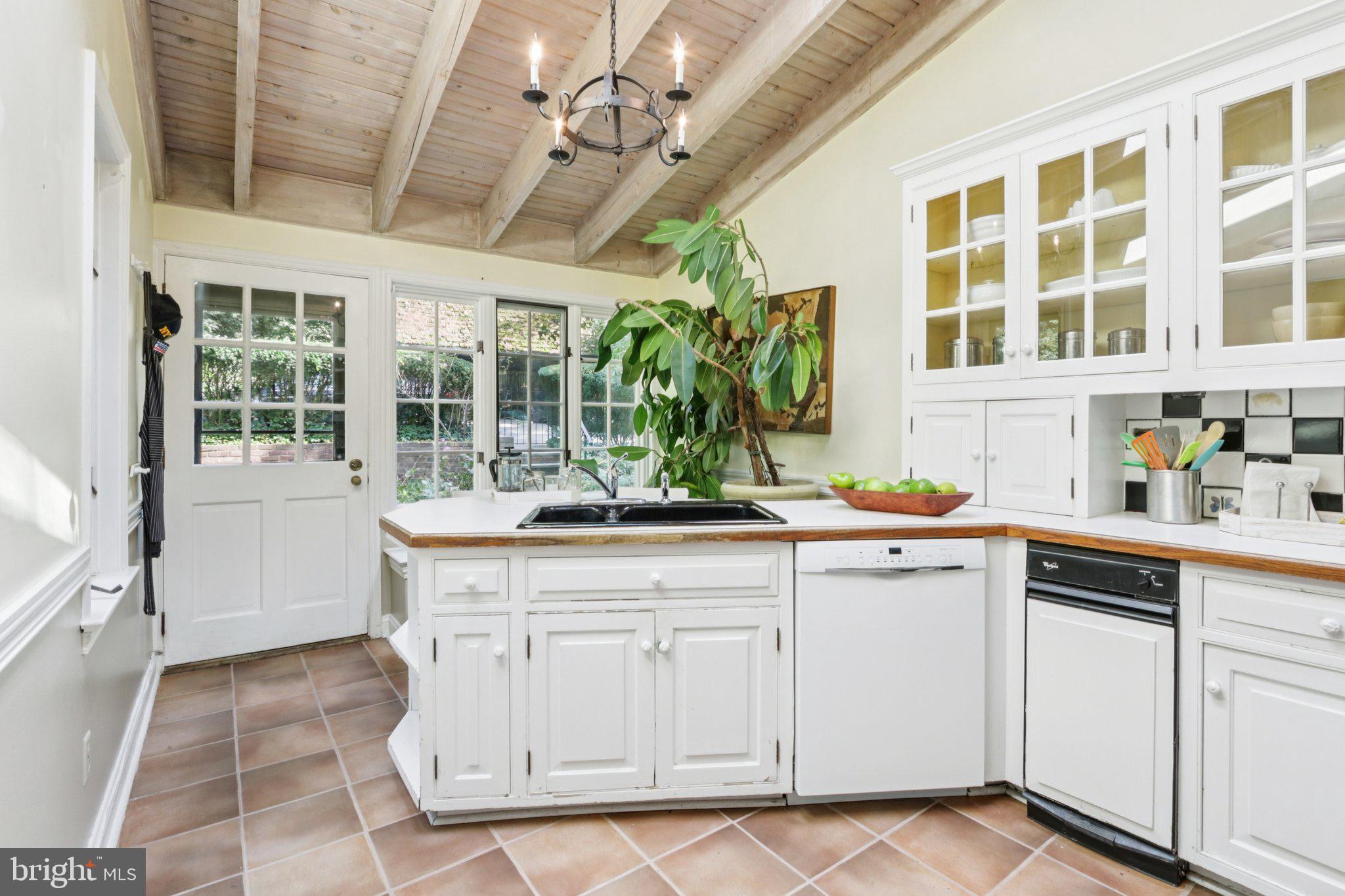 CHESTNUT HILL - Residential