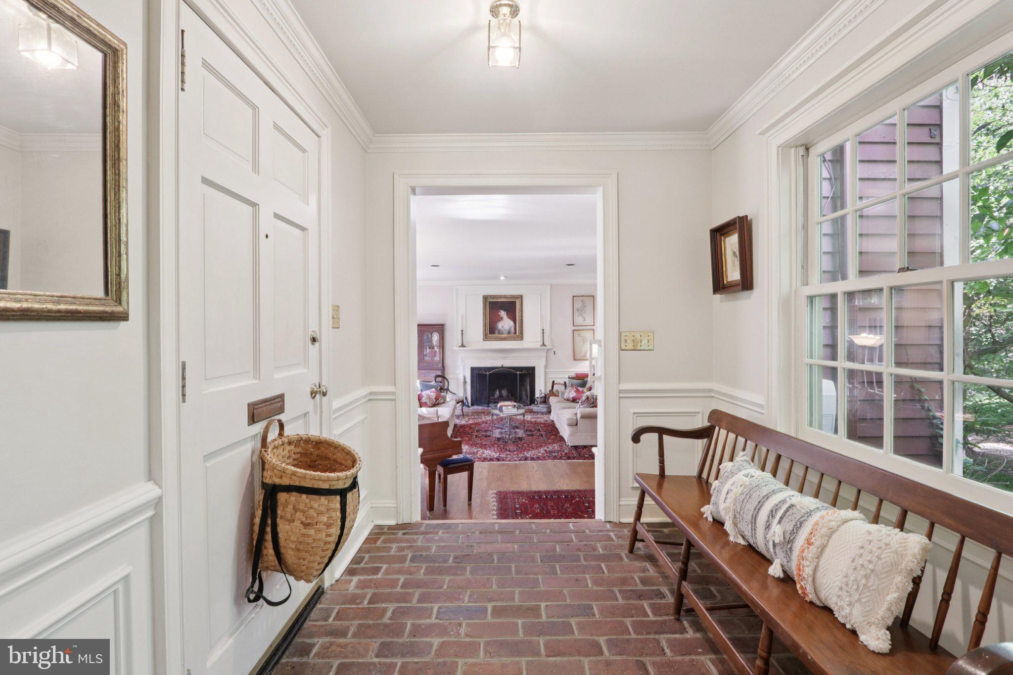 CHESTNUT HILL - Residential