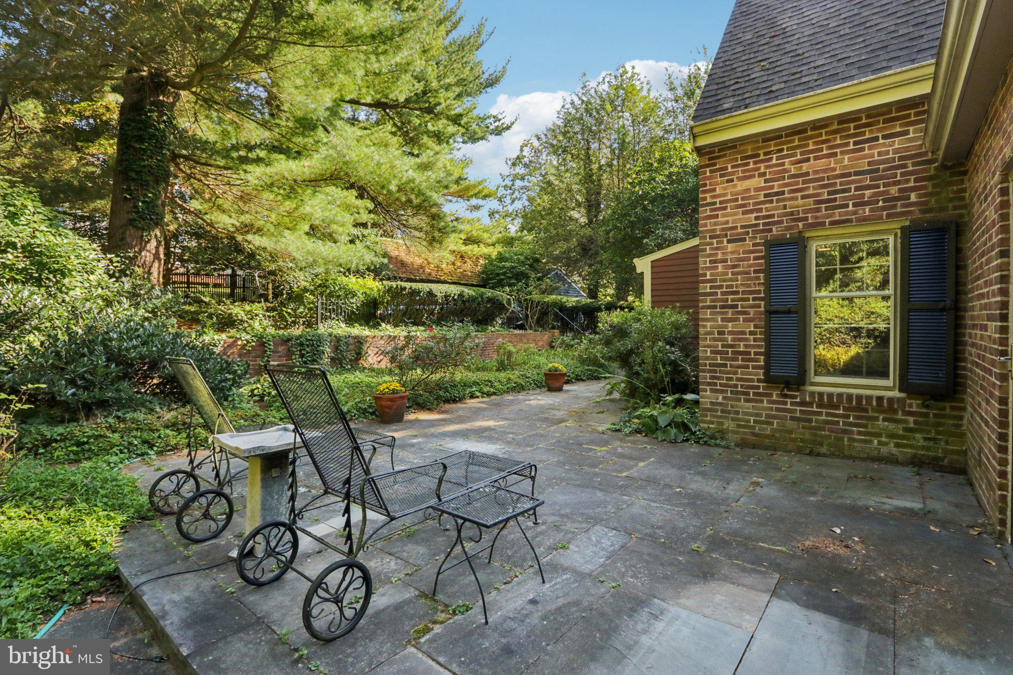 CHESTNUT HILL - Residential