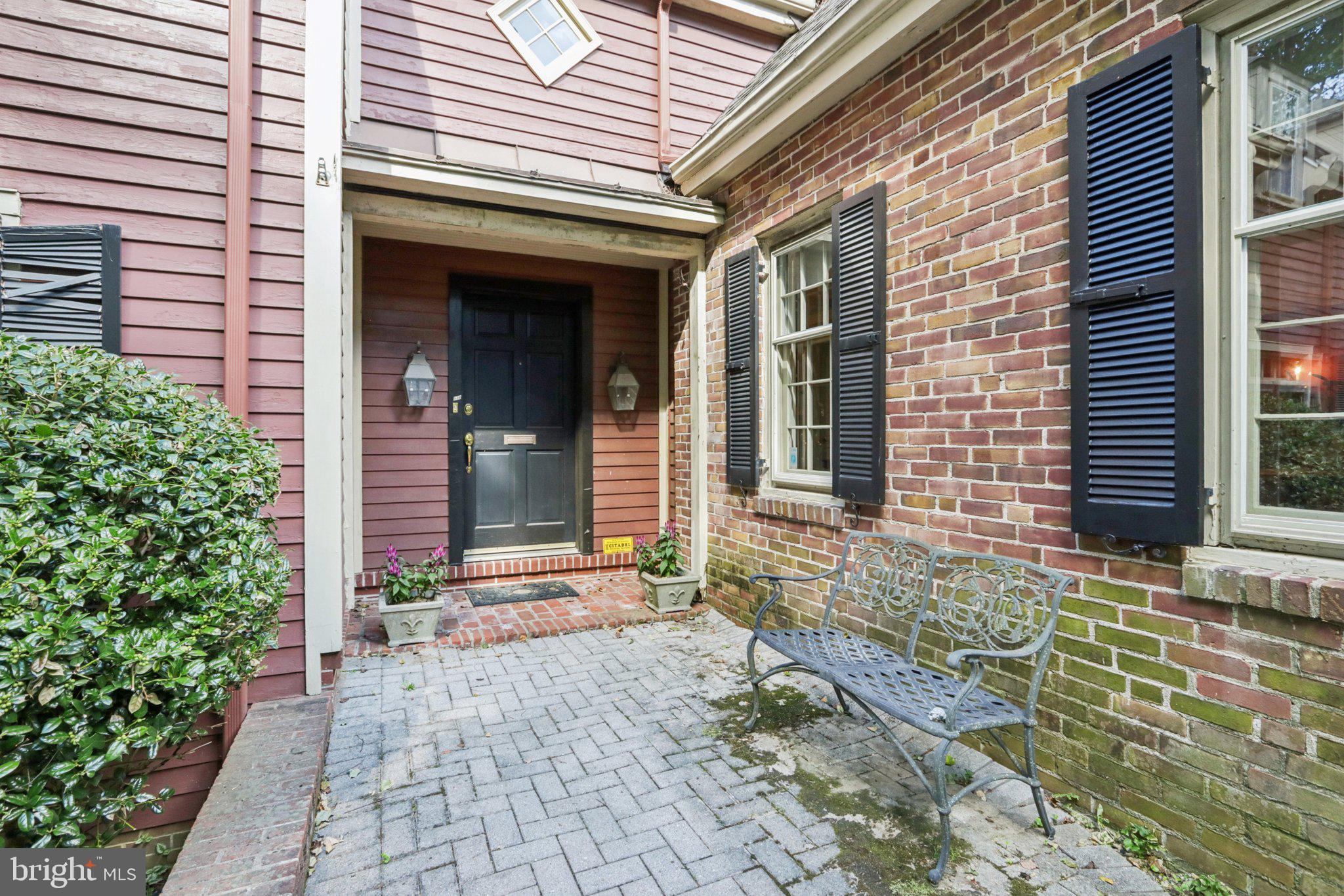 CHESTNUT HILL - Residential