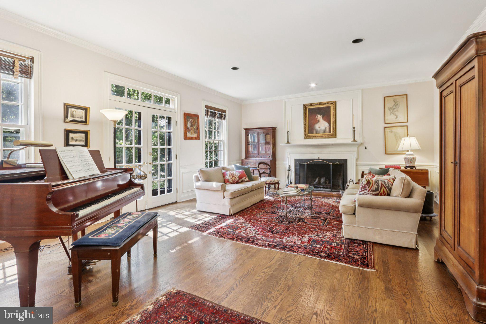 CHESTNUT HILL - Residential