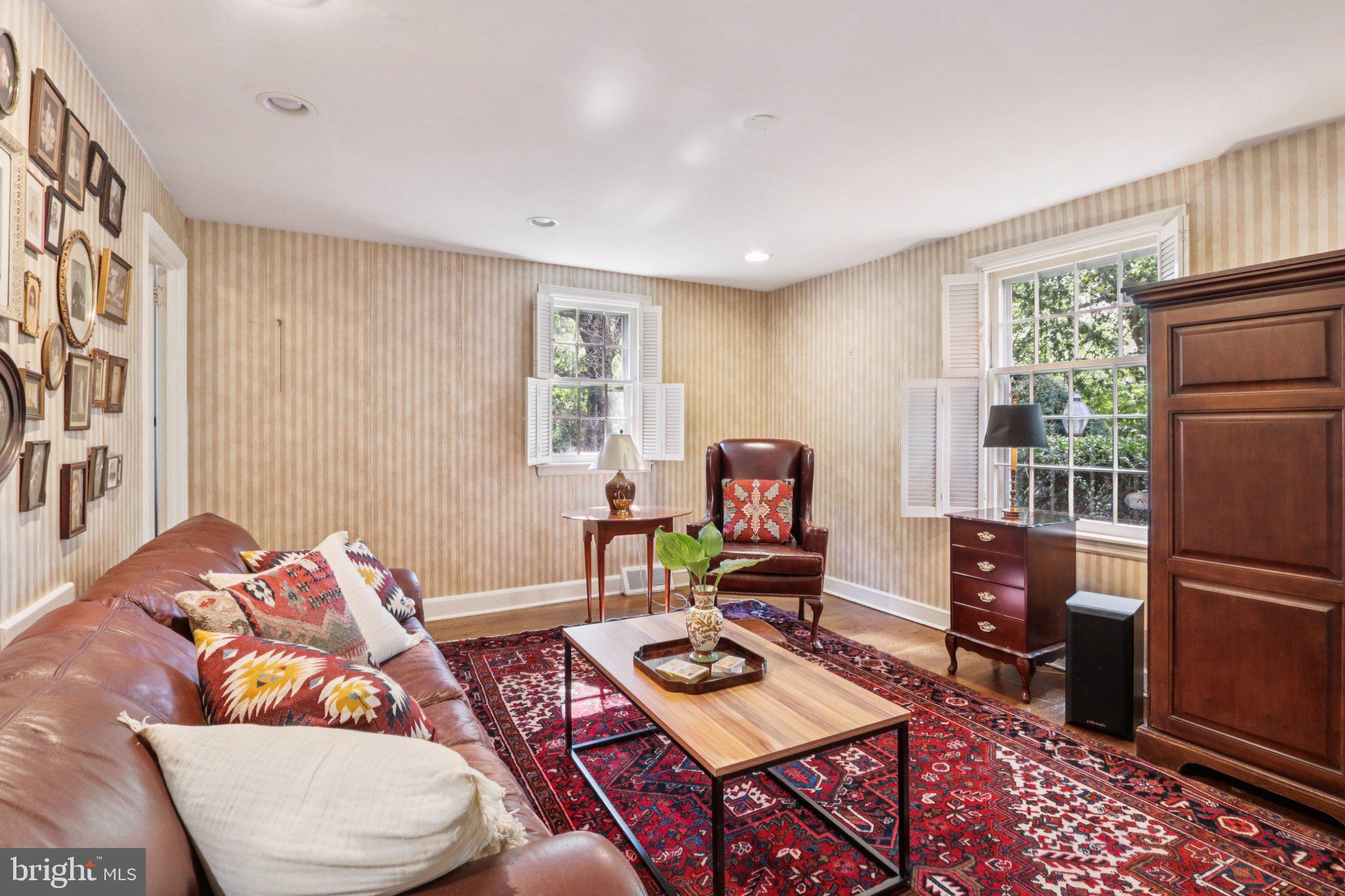 CHESTNUT HILL - Residential