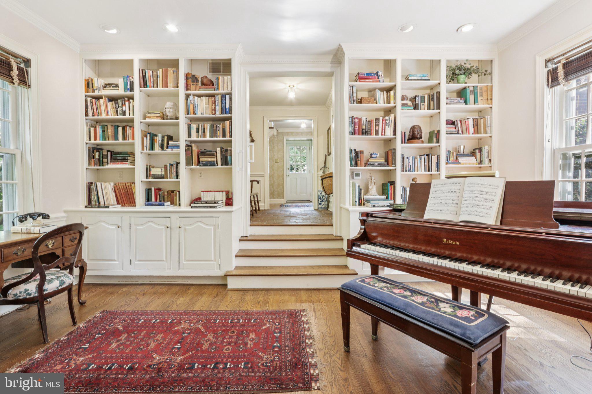 CHESTNUT HILL - Residential