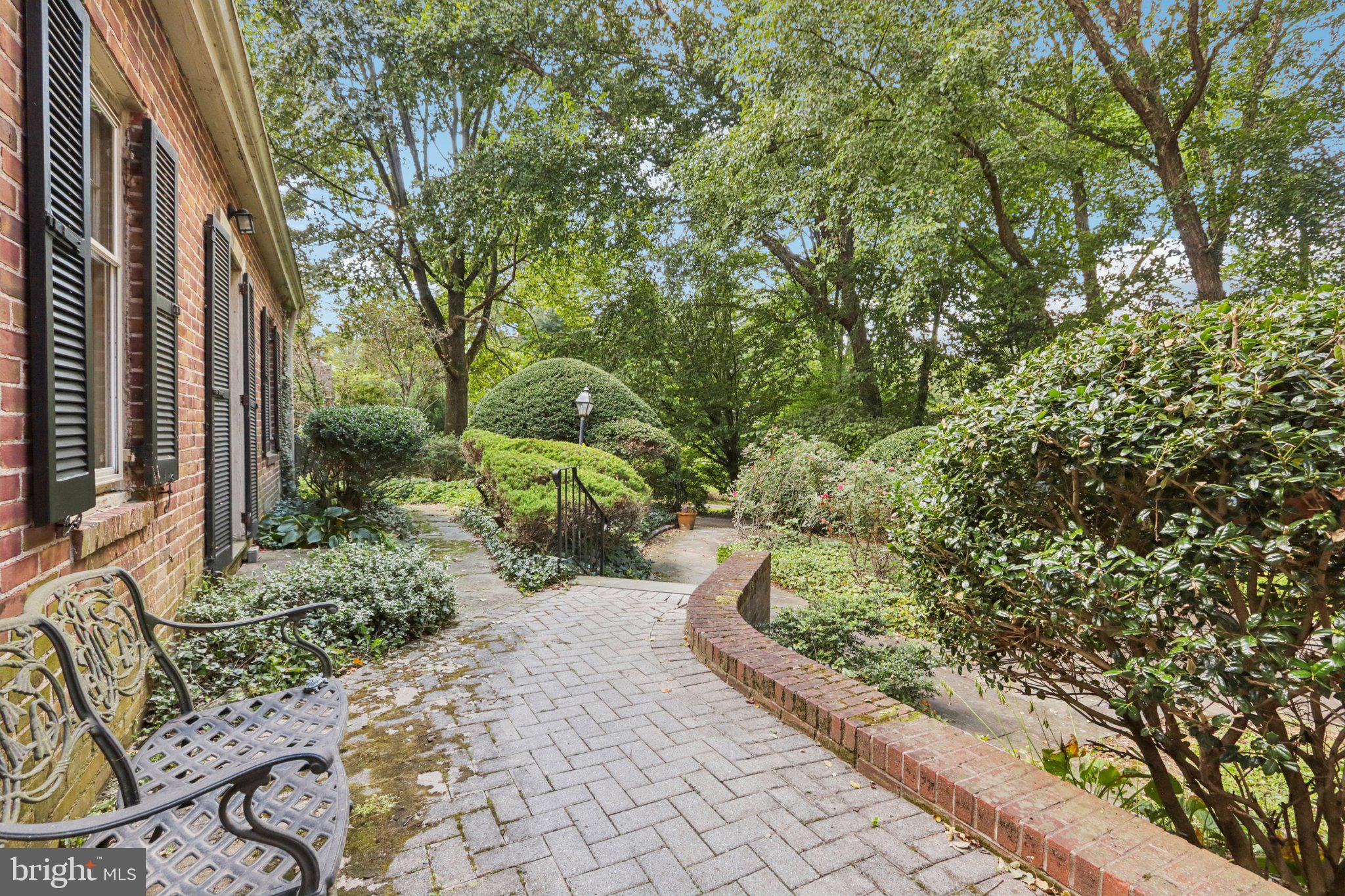 CHESTNUT HILL - Residential