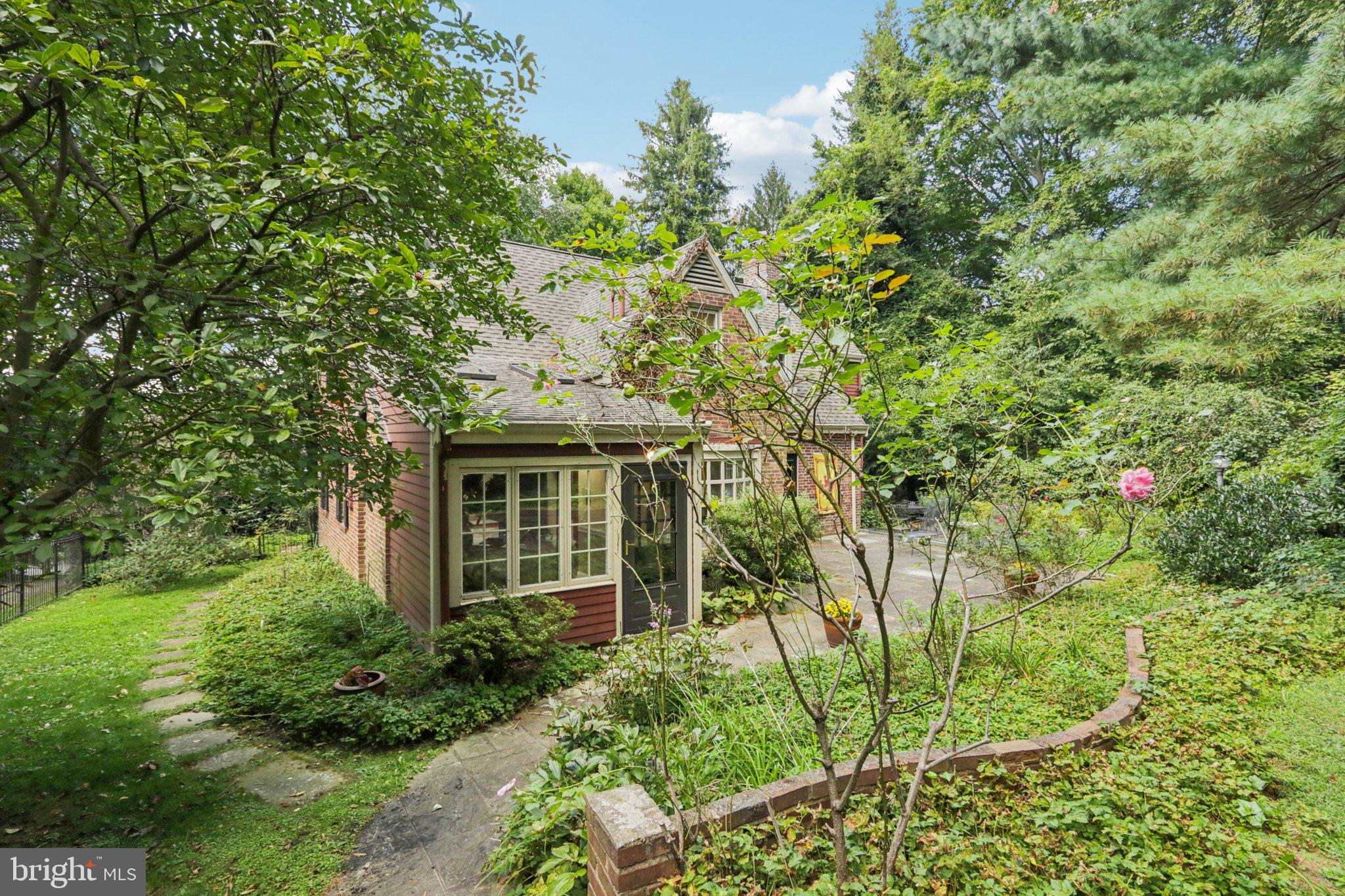 CHESTNUT HILL - Residential