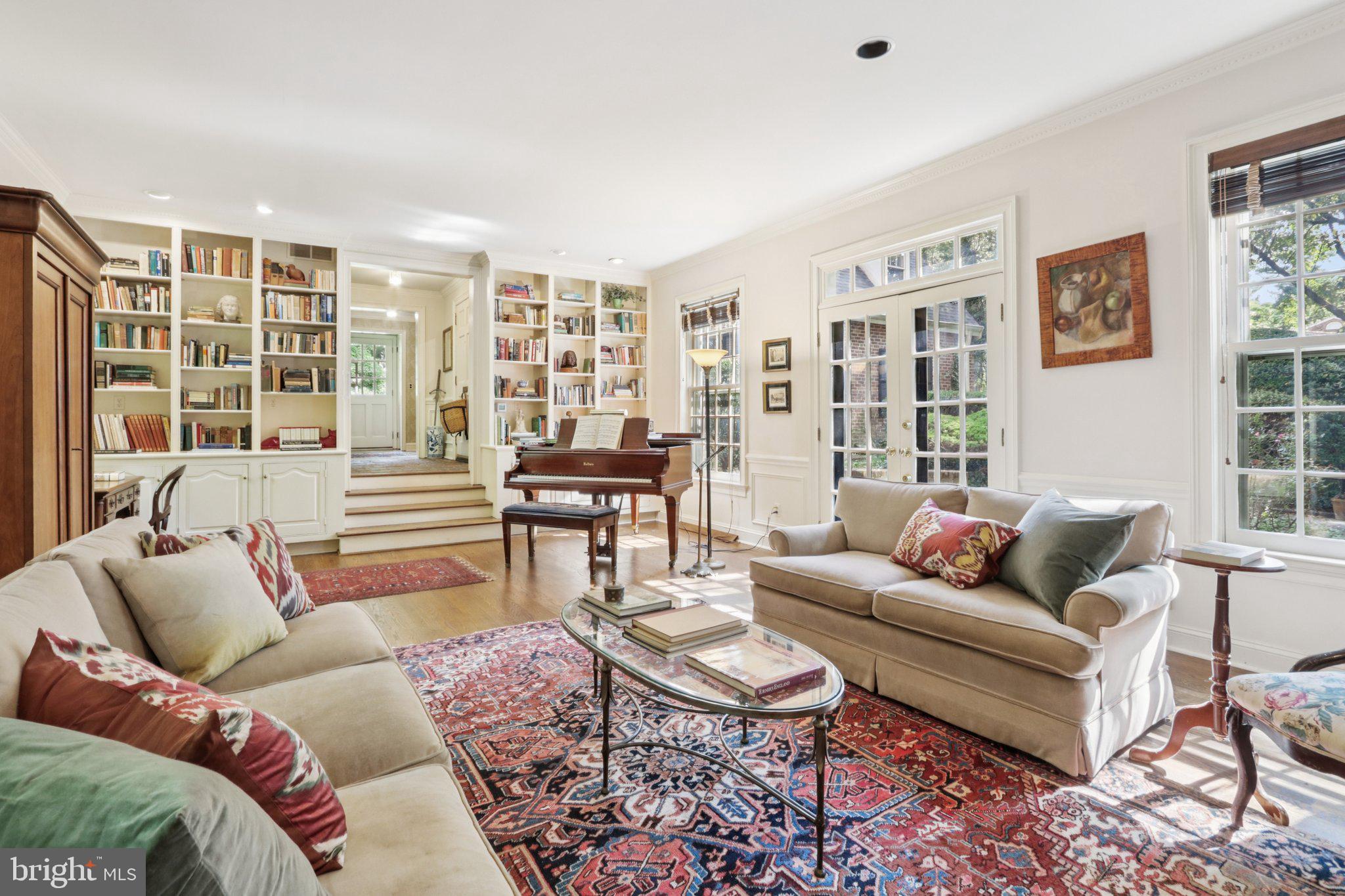 CHESTNUT HILL - Residential