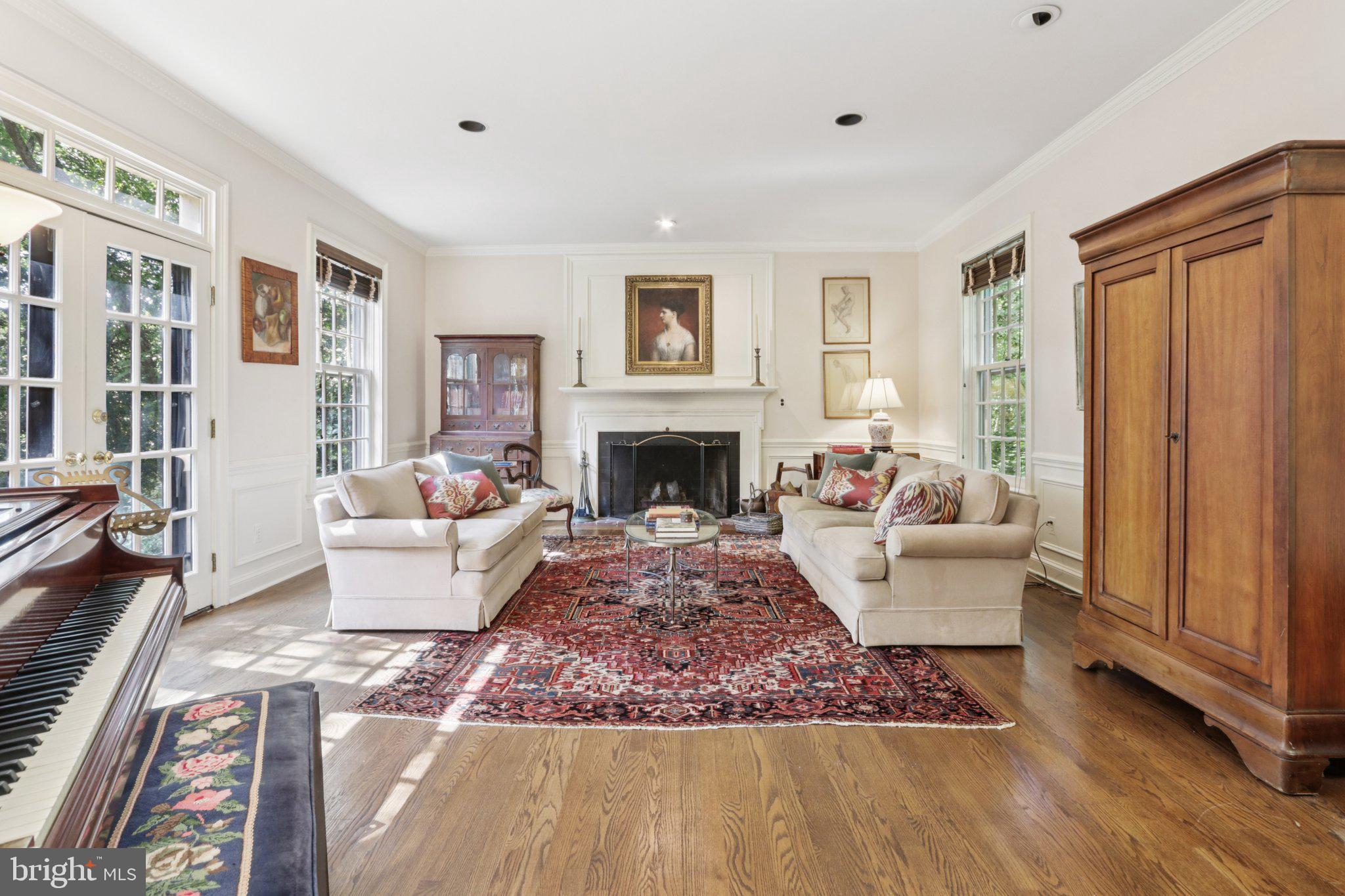 CHESTNUT HILL - Residential