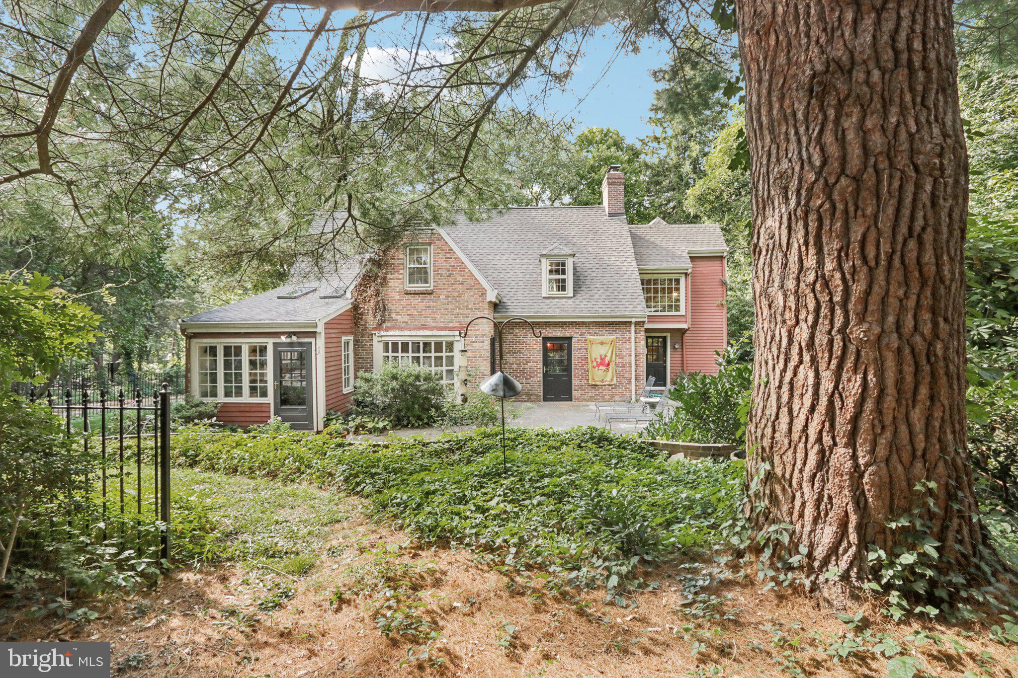 CHESTNUT HILL - Residential