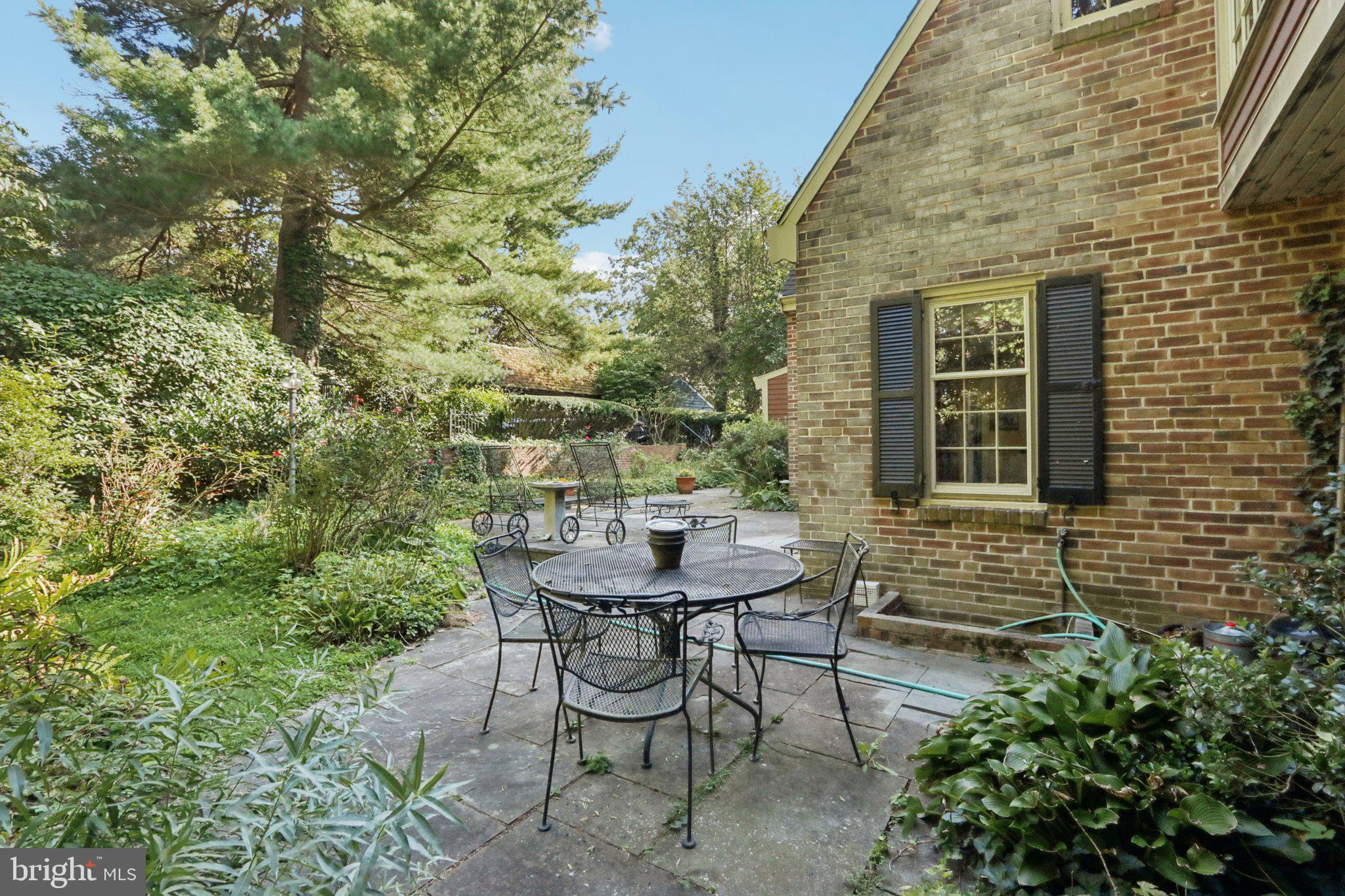 CHESTNUT HILL - Residential