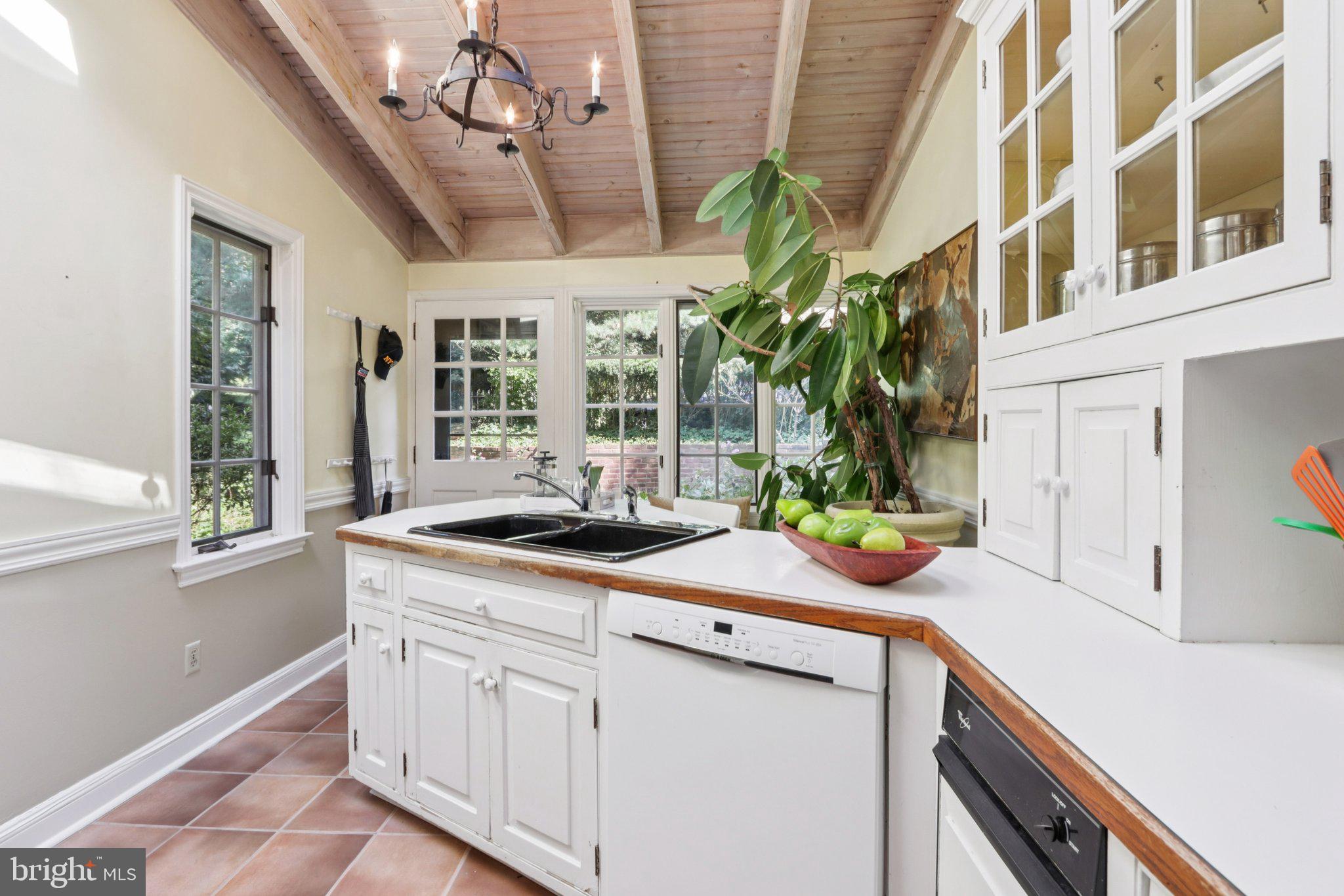 CHESTNUT HILL - Residential