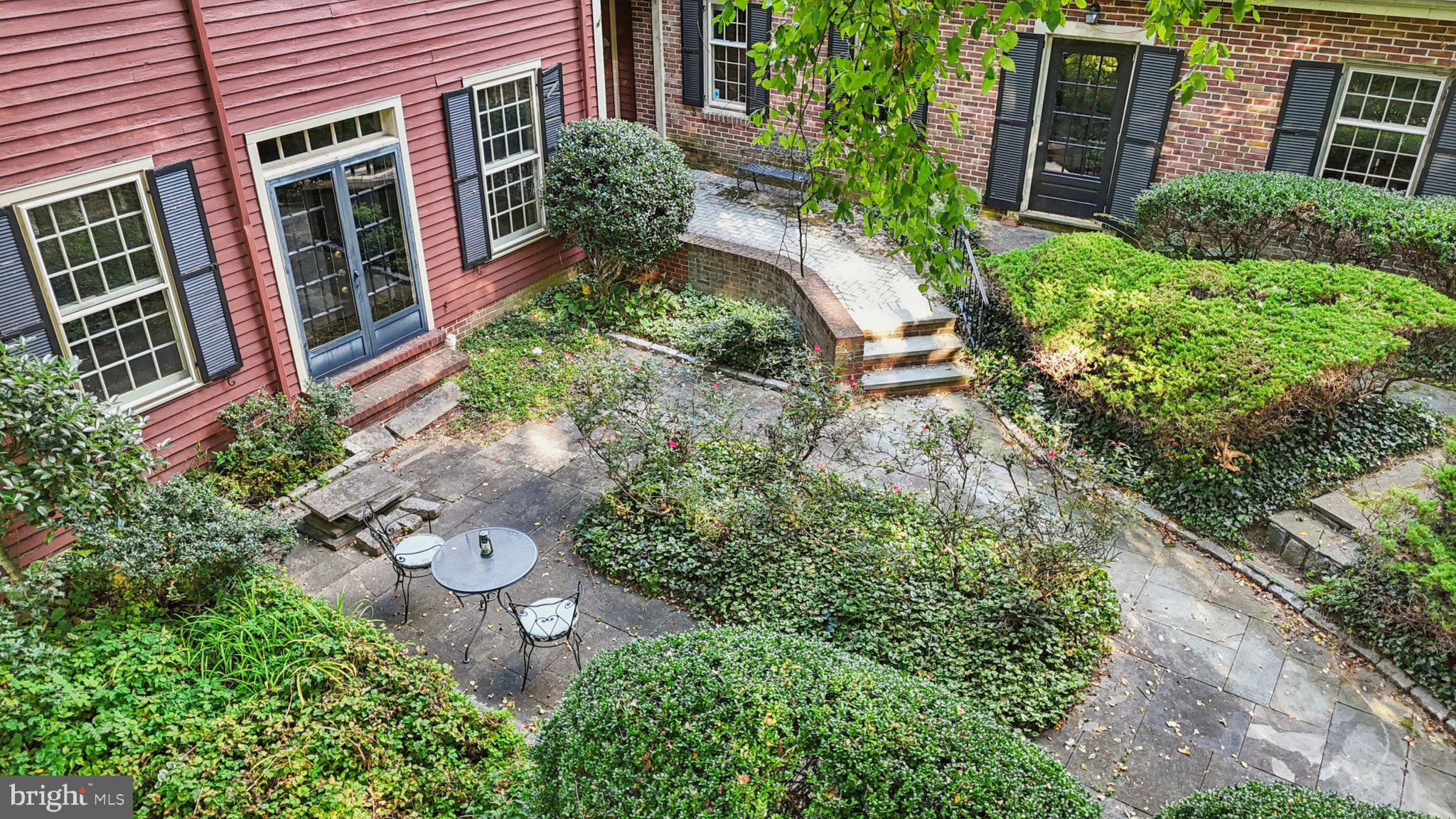 CHESTNUT HILL - Residential