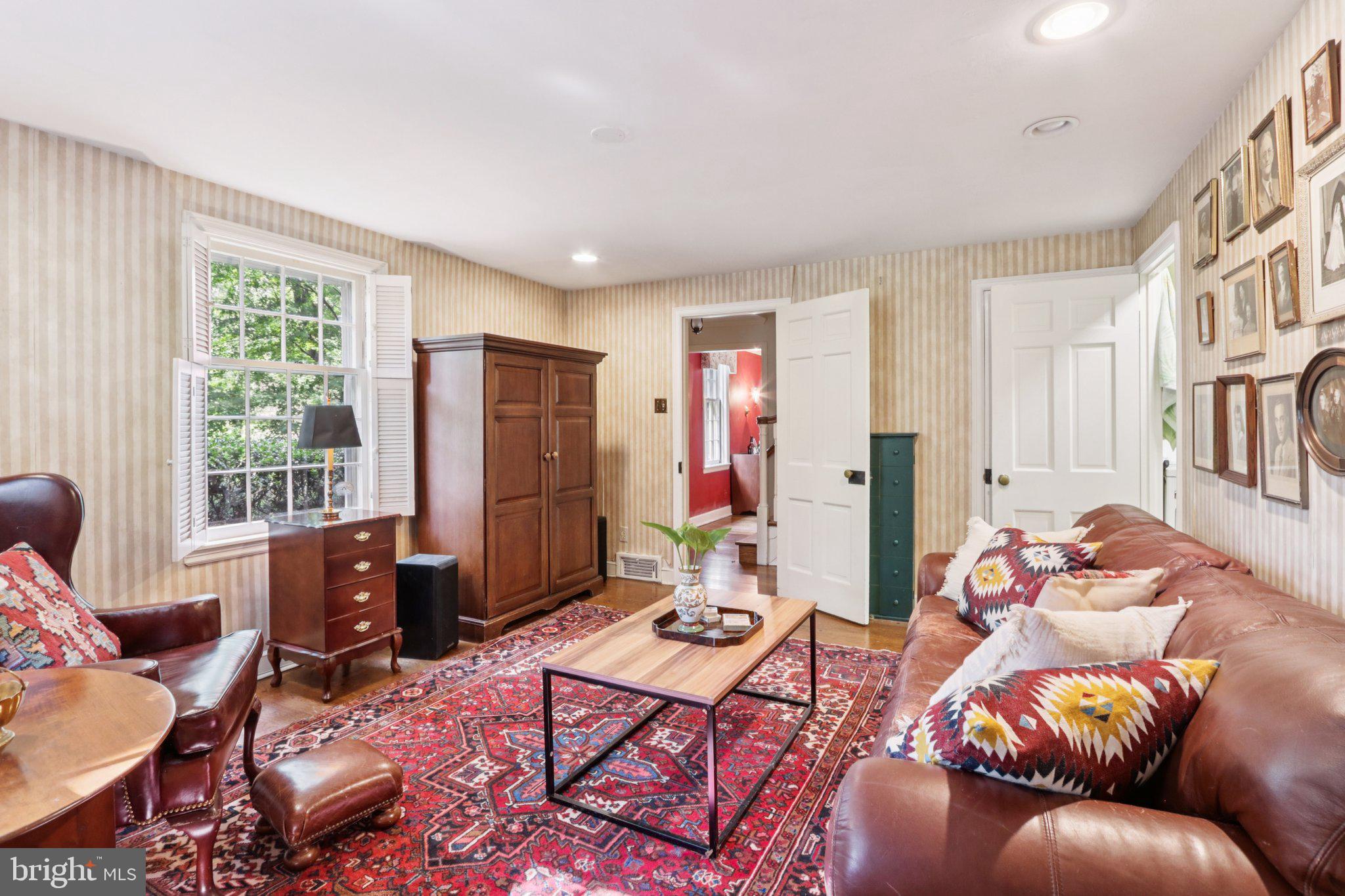 CHESTNUT HILL - Residential