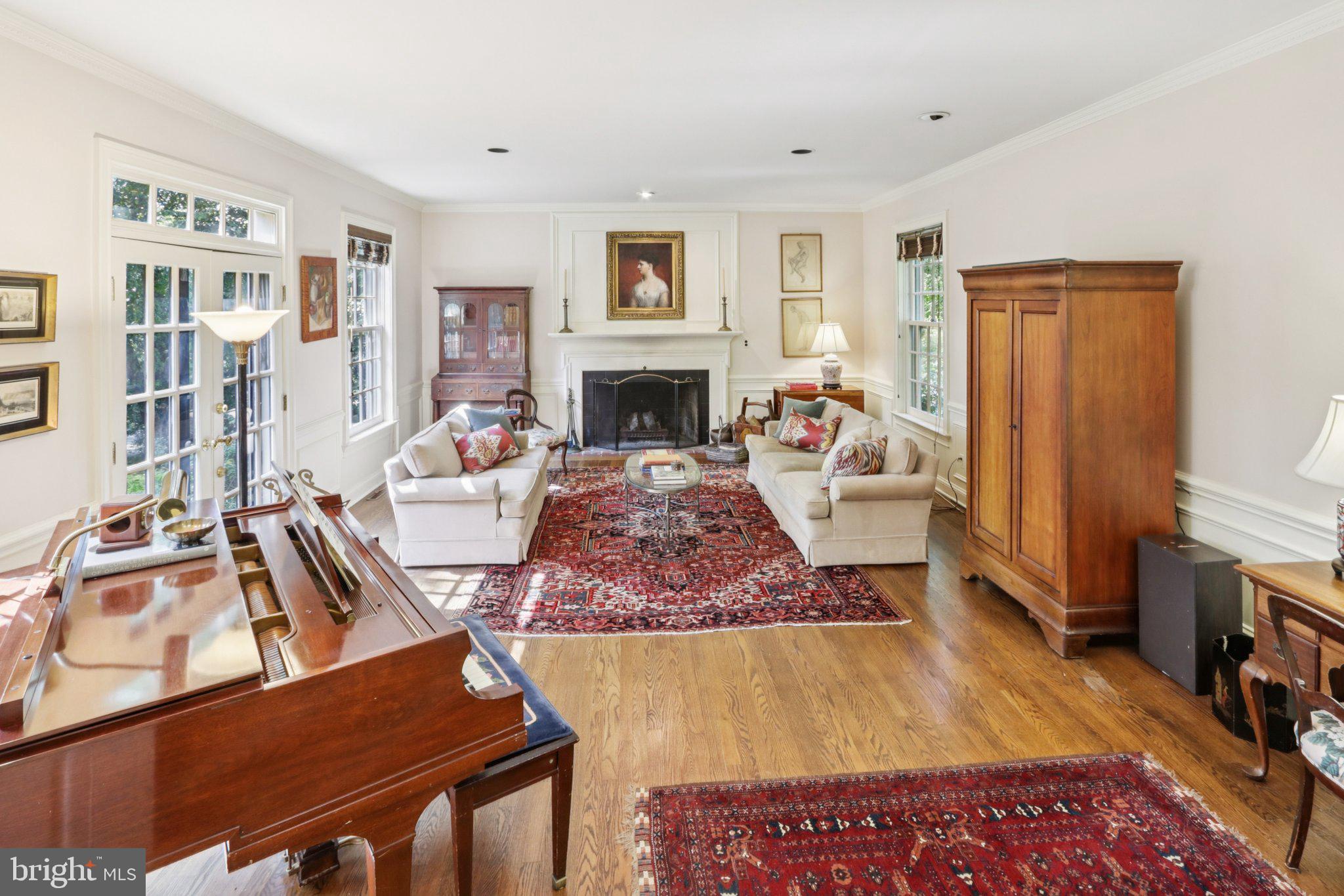 CHESTNUT HILL - Residential