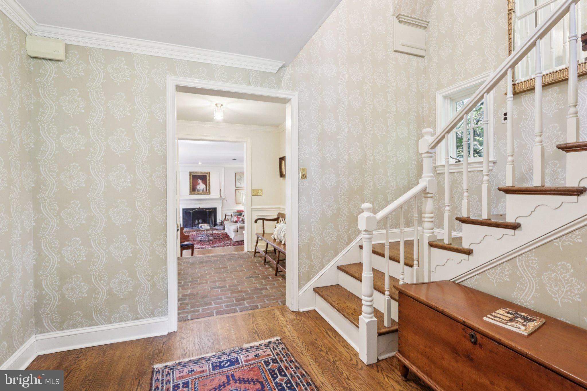 CHESTNUT HILL - Residential