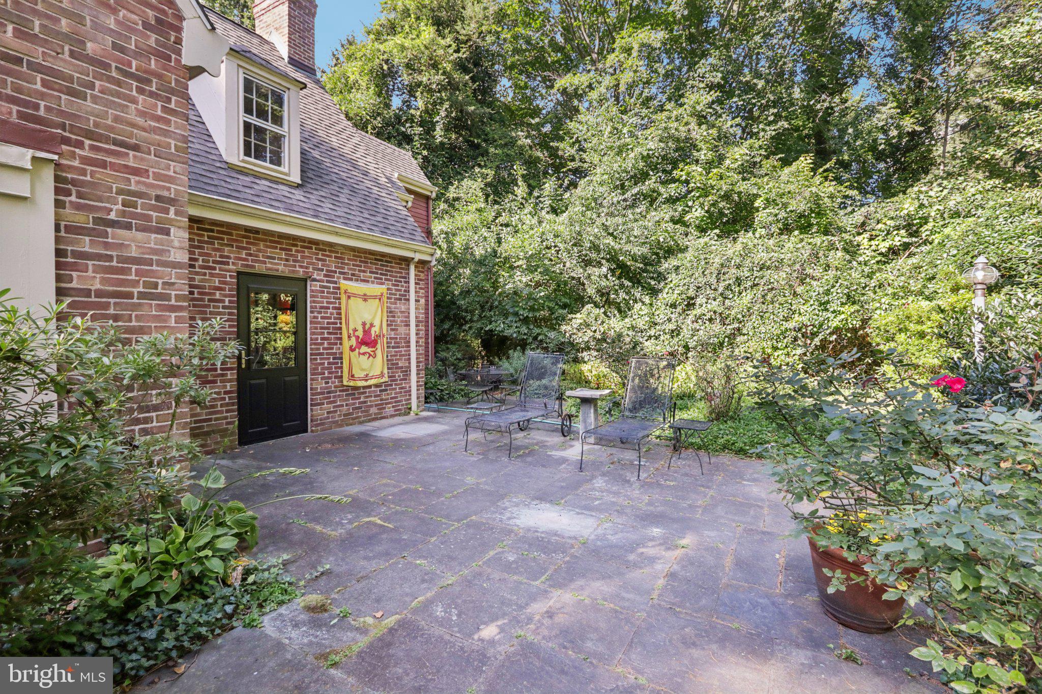 CHESTNUT HILL - Residential