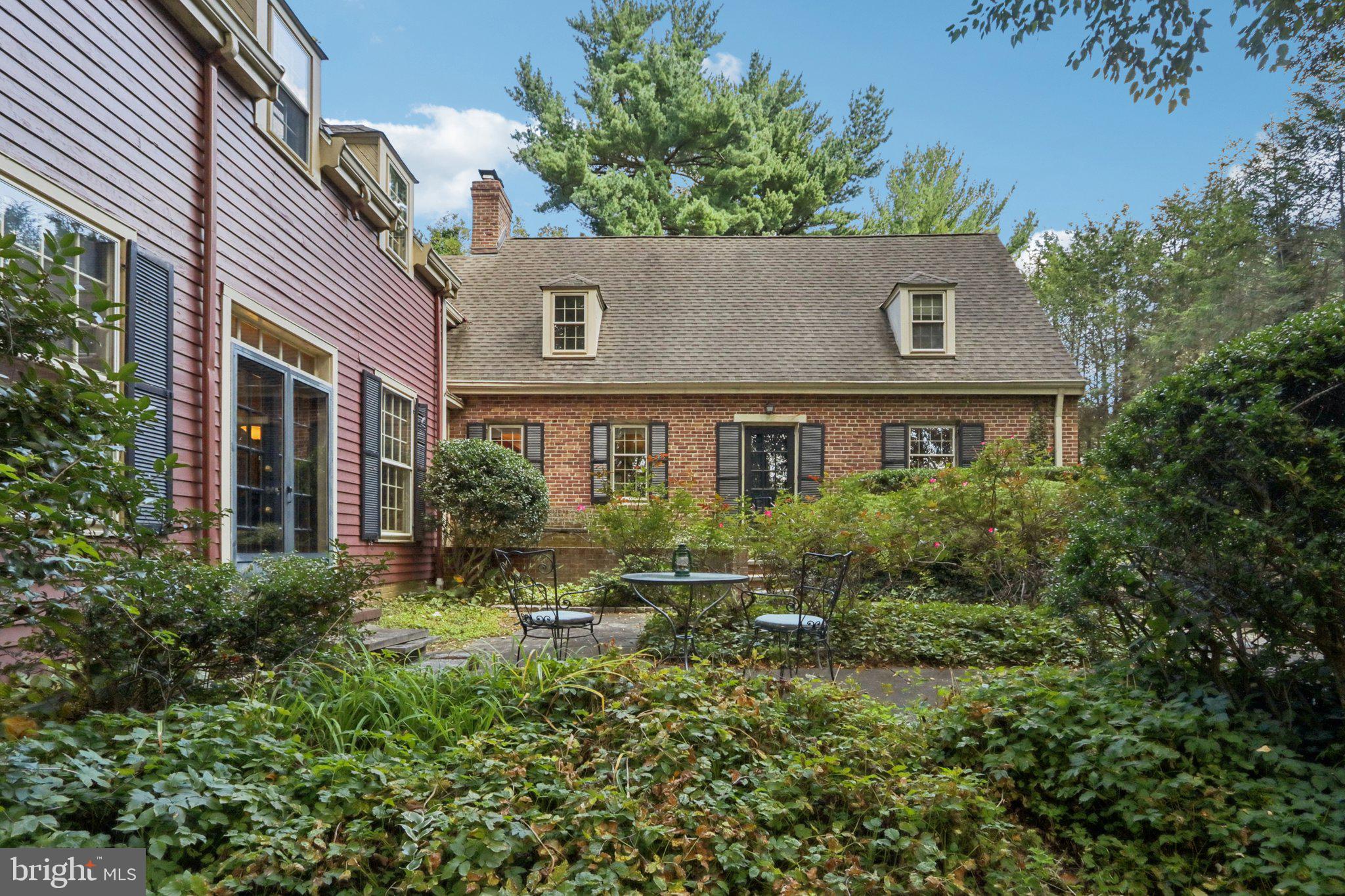 CHESTNUT HILL - Residential