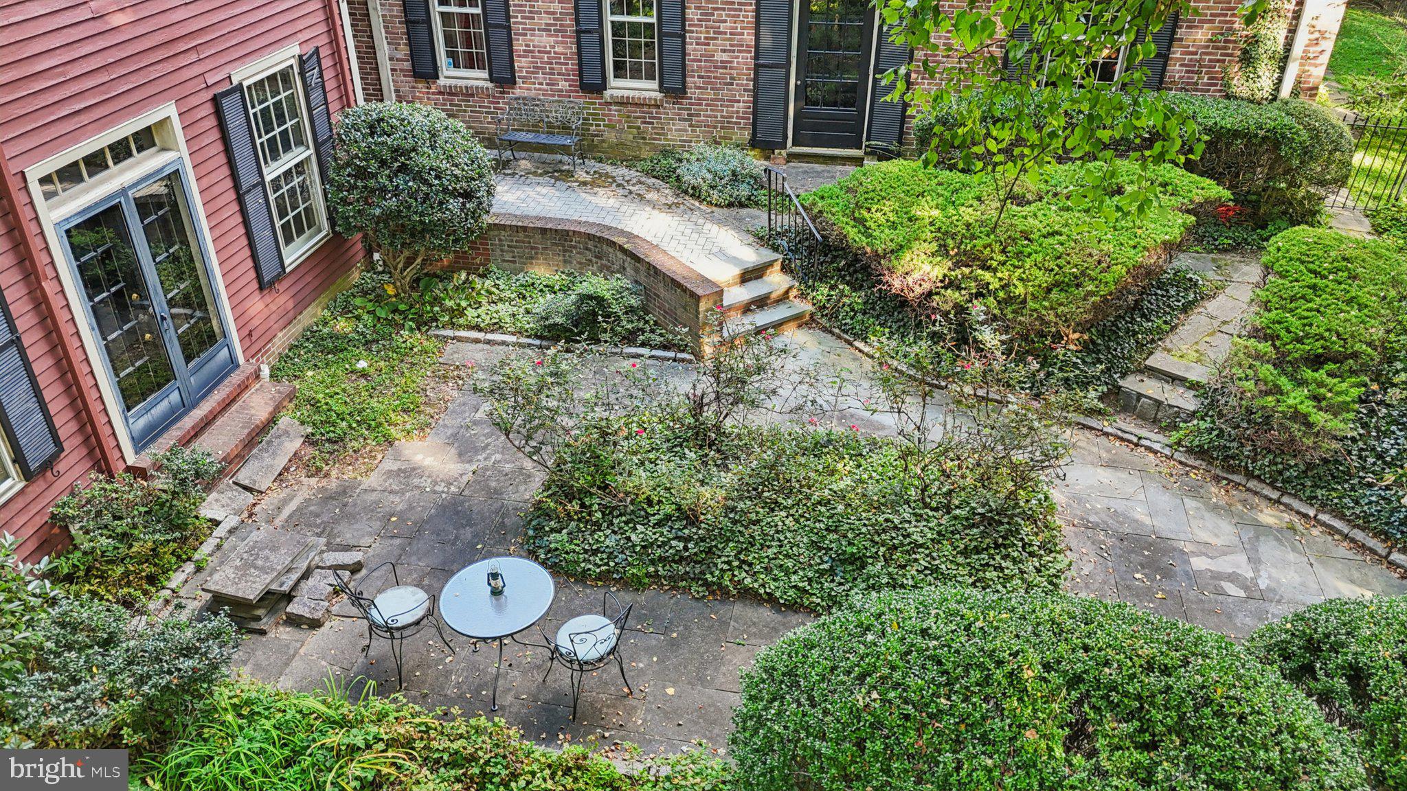 CHESTNUT HILL - Residential