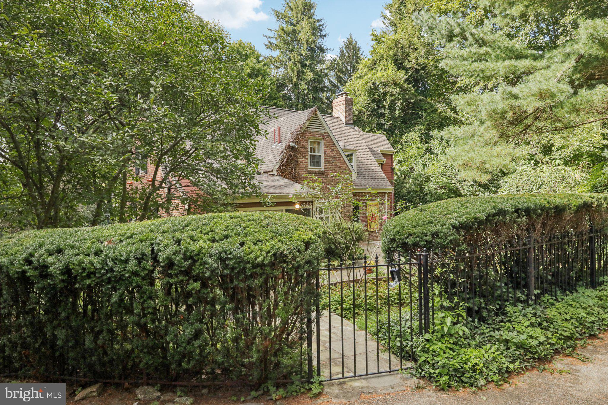 CHESTNUT HILL - Residential