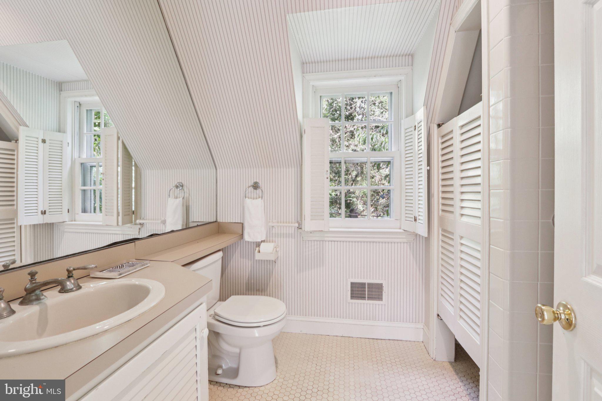 CHESTNUT HILL - Residential