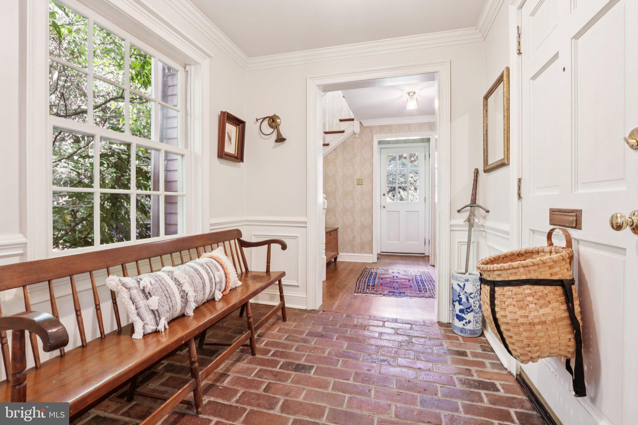 CHESTNUT HILL - Residential