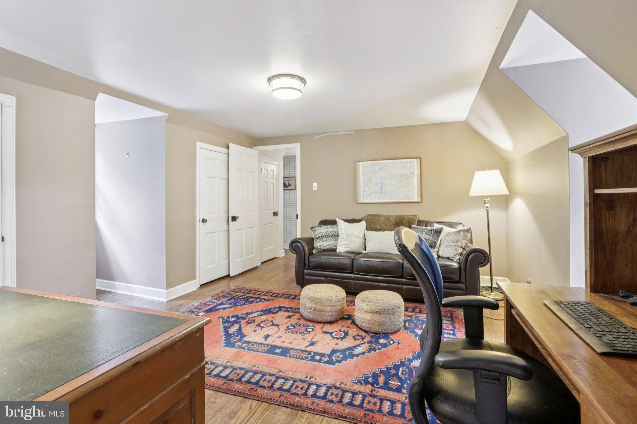 CHESTNUT HILL - Residential