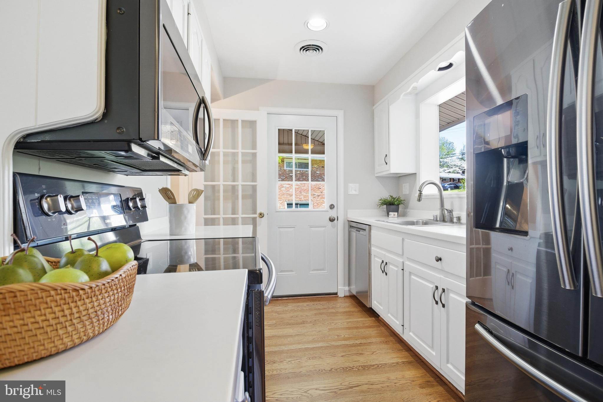 9924 PINEHURST AVENUE