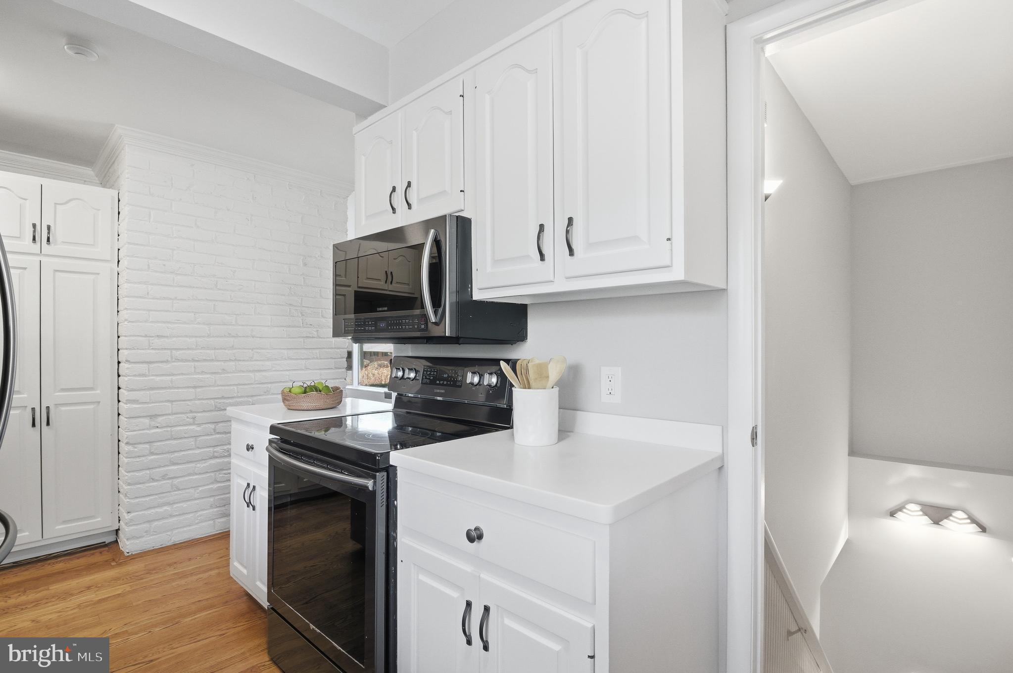 9924 PINEHURST AVENUE