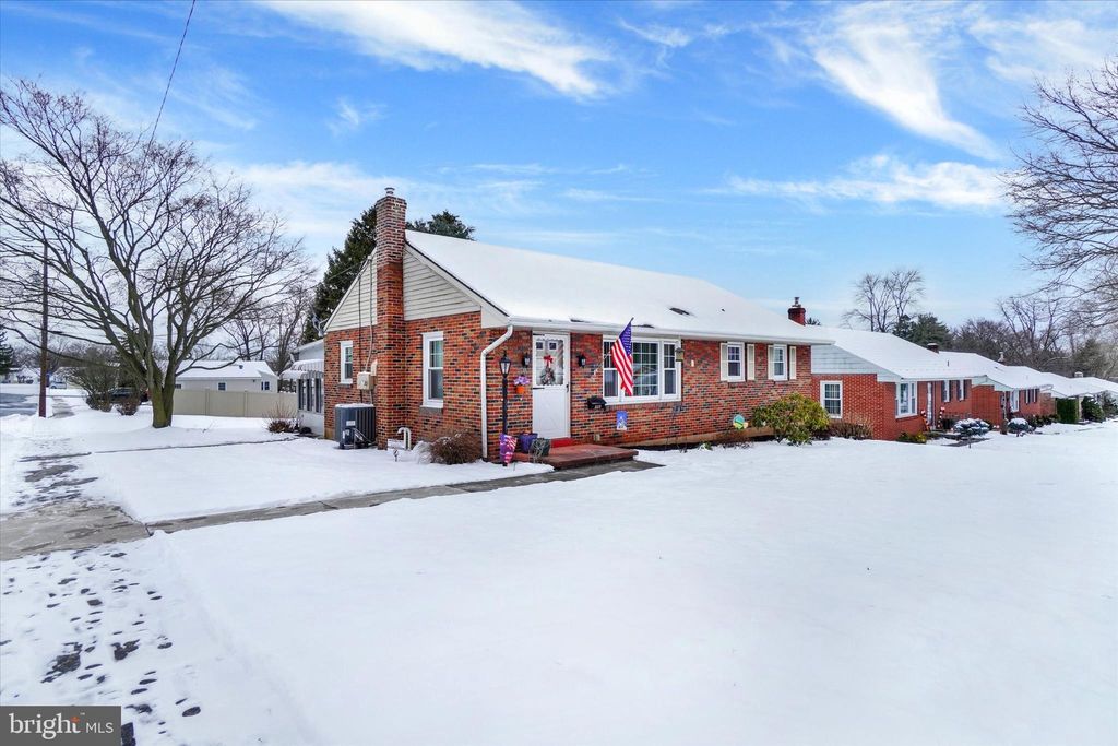 Photo of 539 Highlawn Avenue, Elizabethtown, PA 17022 (MLS # PALA2045486)