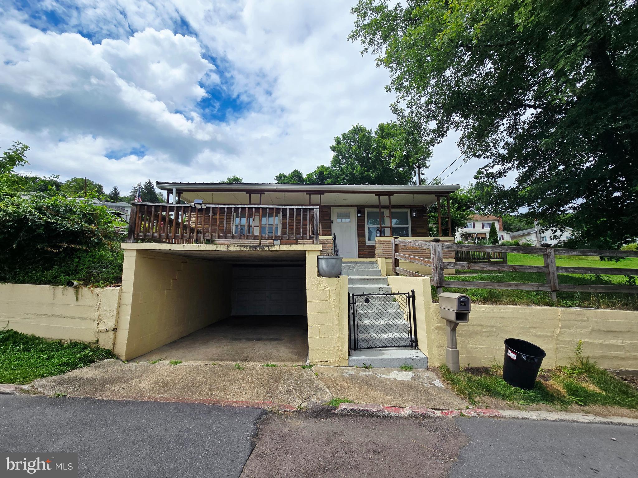 207 SPRUCE STREET