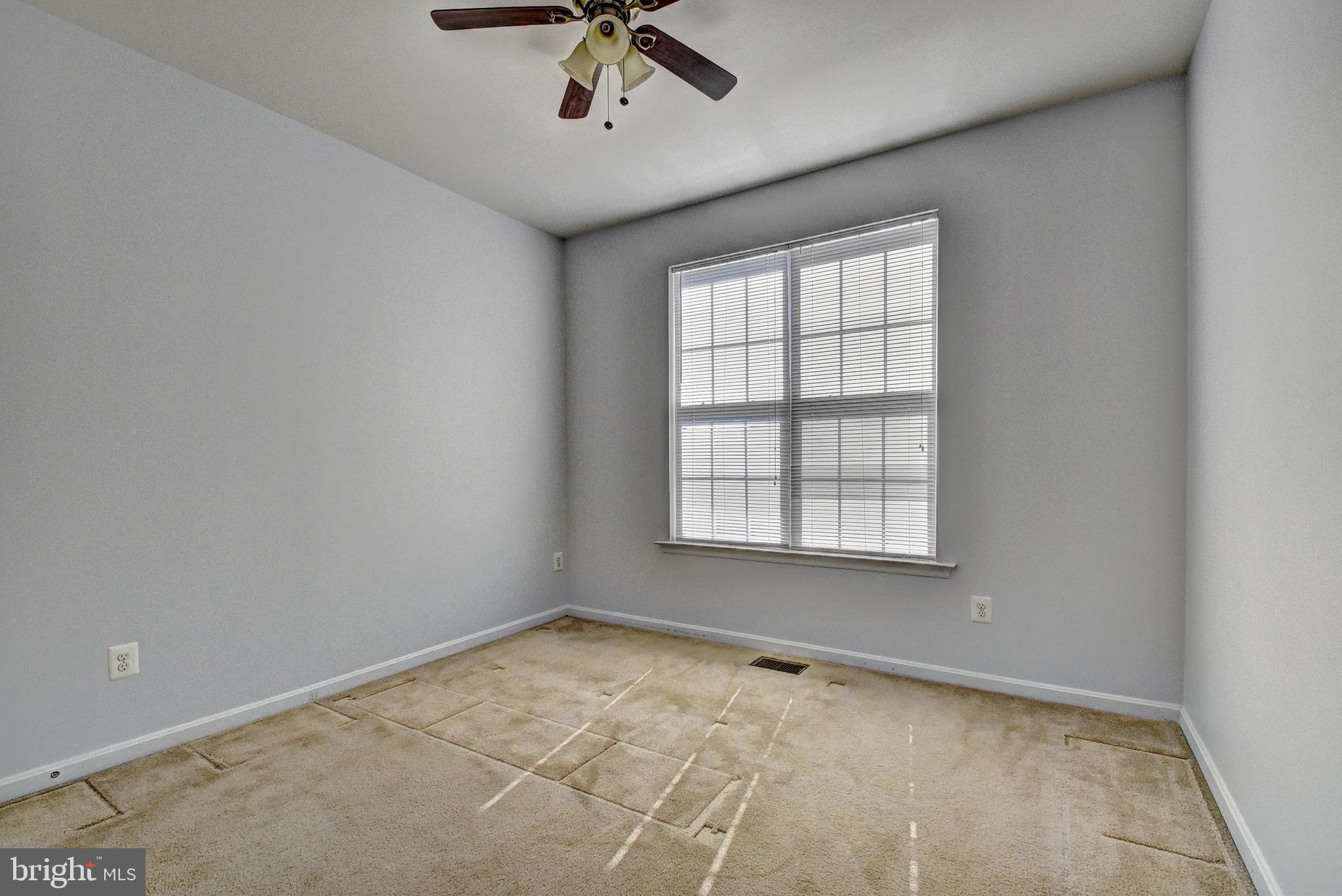 RESIDENCES AT DULLES PRK - Residential Lease