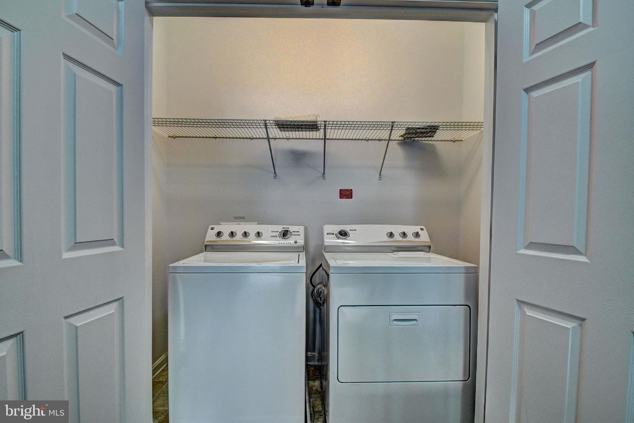 RESIDENCES AT DULLES PRK - Residential Lease