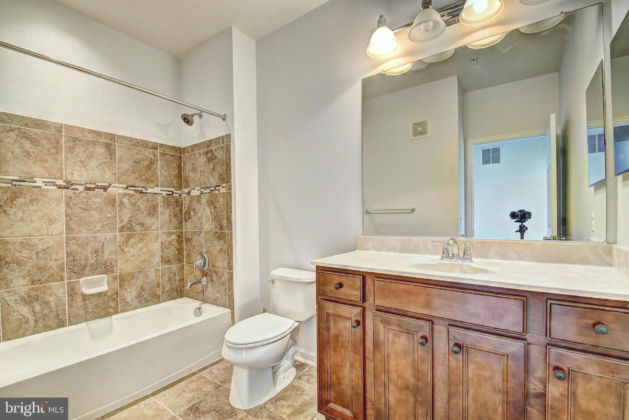 RESIDENCES AT DULLES PRK - Residential Lease